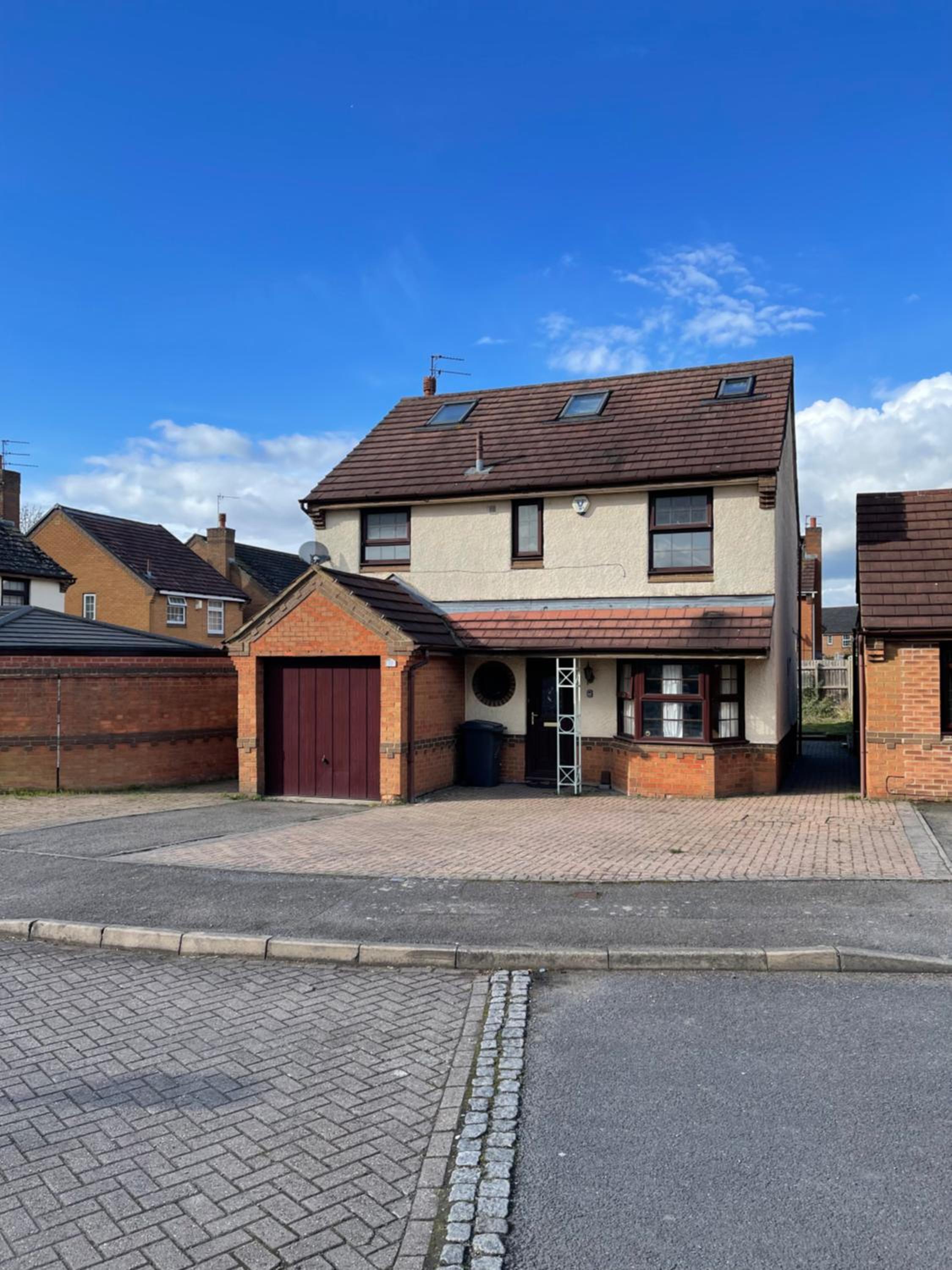 Large, 3 Floors, Sleeps 16, 4 Baths, 5 Parking, Semi rural Leicester