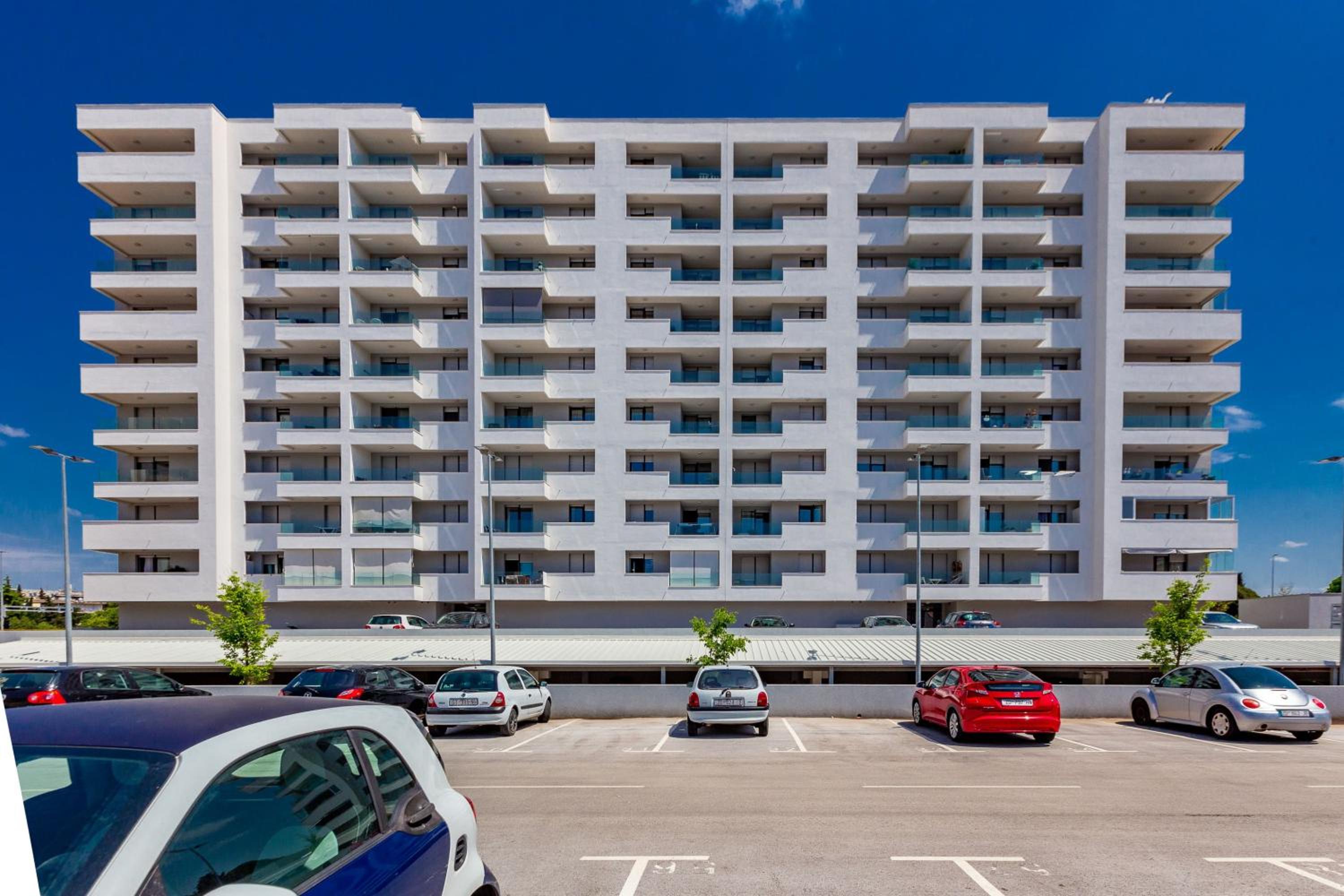 Hotel Tiffy studio w private parking - Image 1