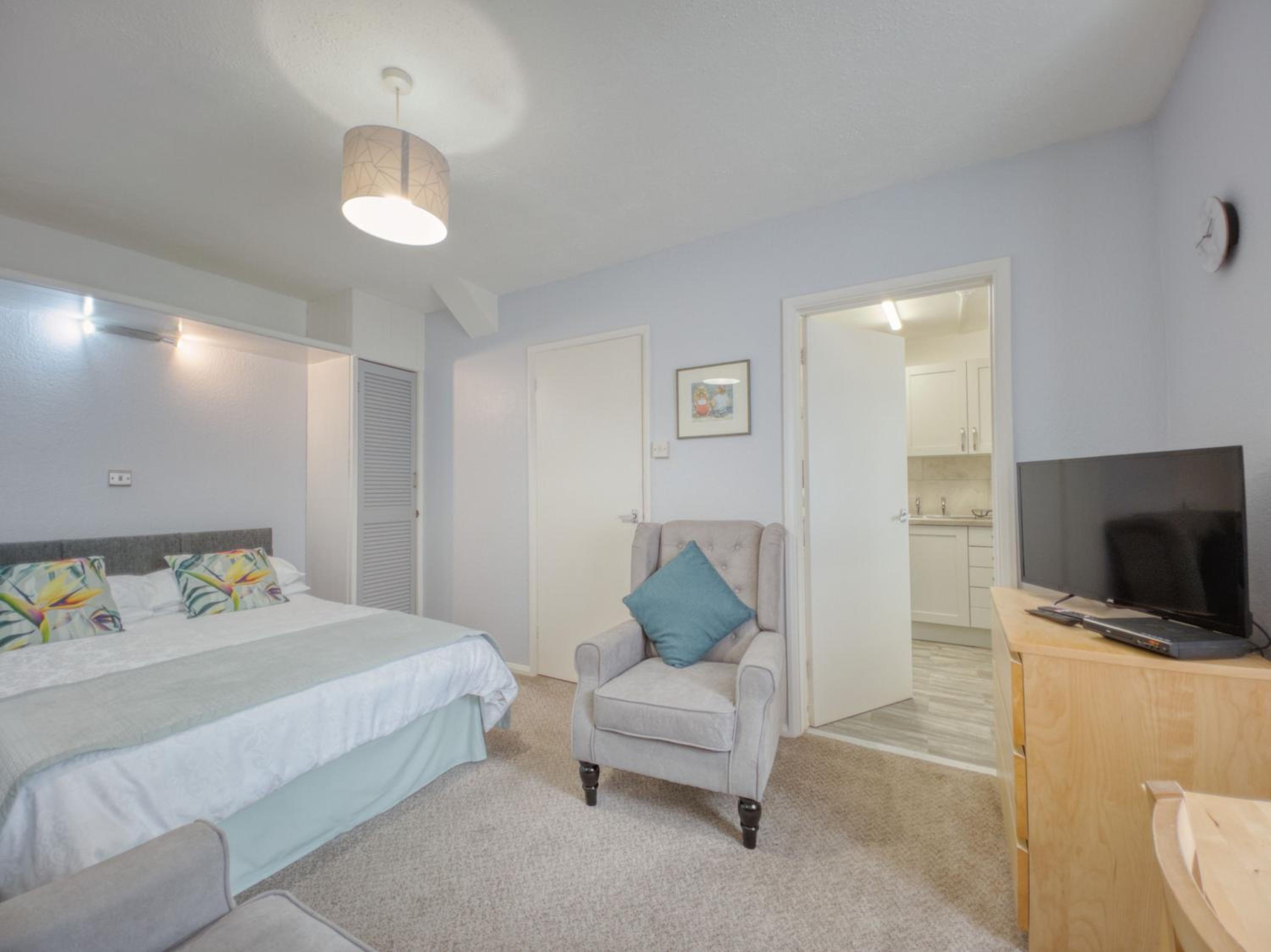Apartment 8 - Large Studio Sea Front-Ground floor -Free Parking view 5