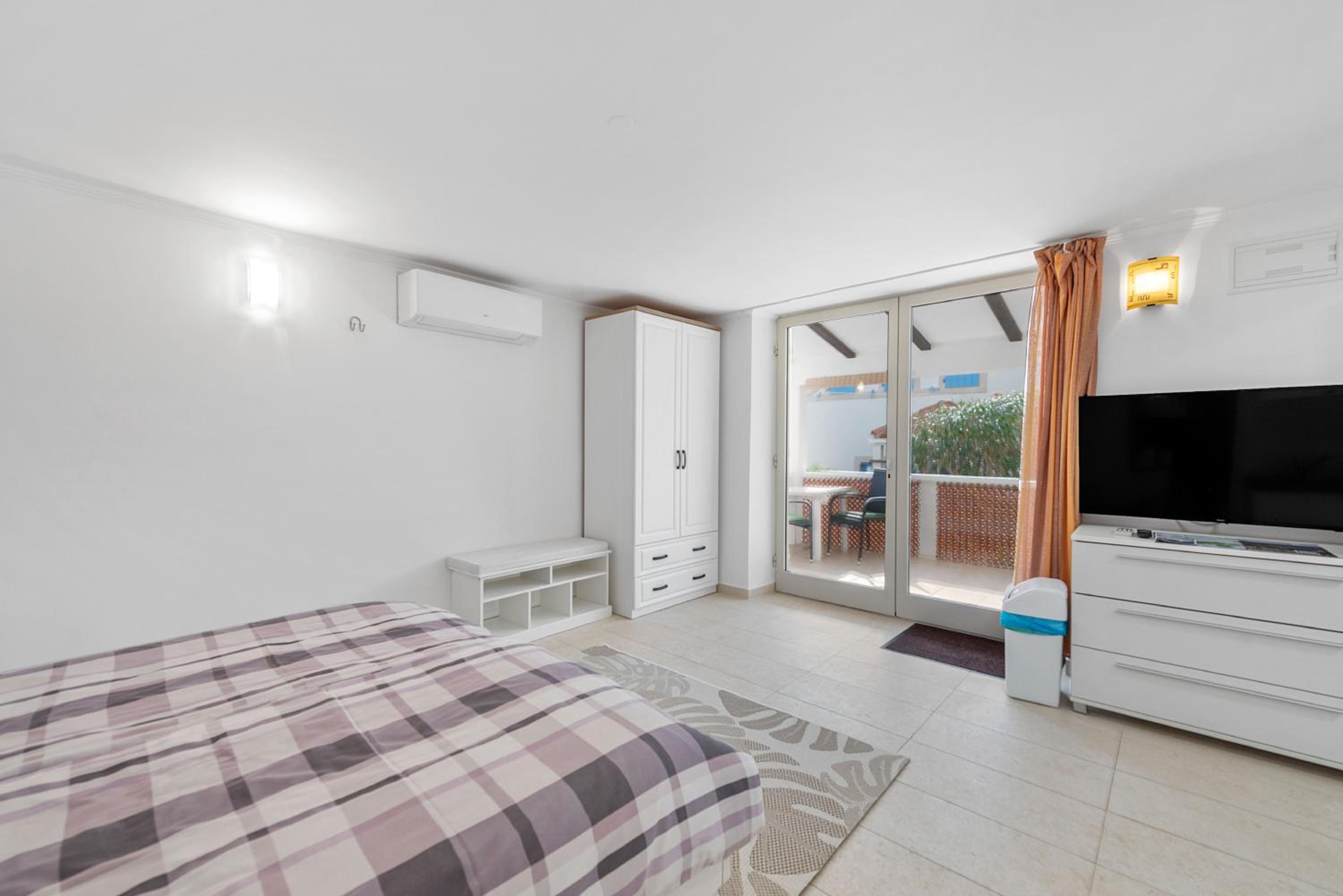 Apartments Joni Čikat