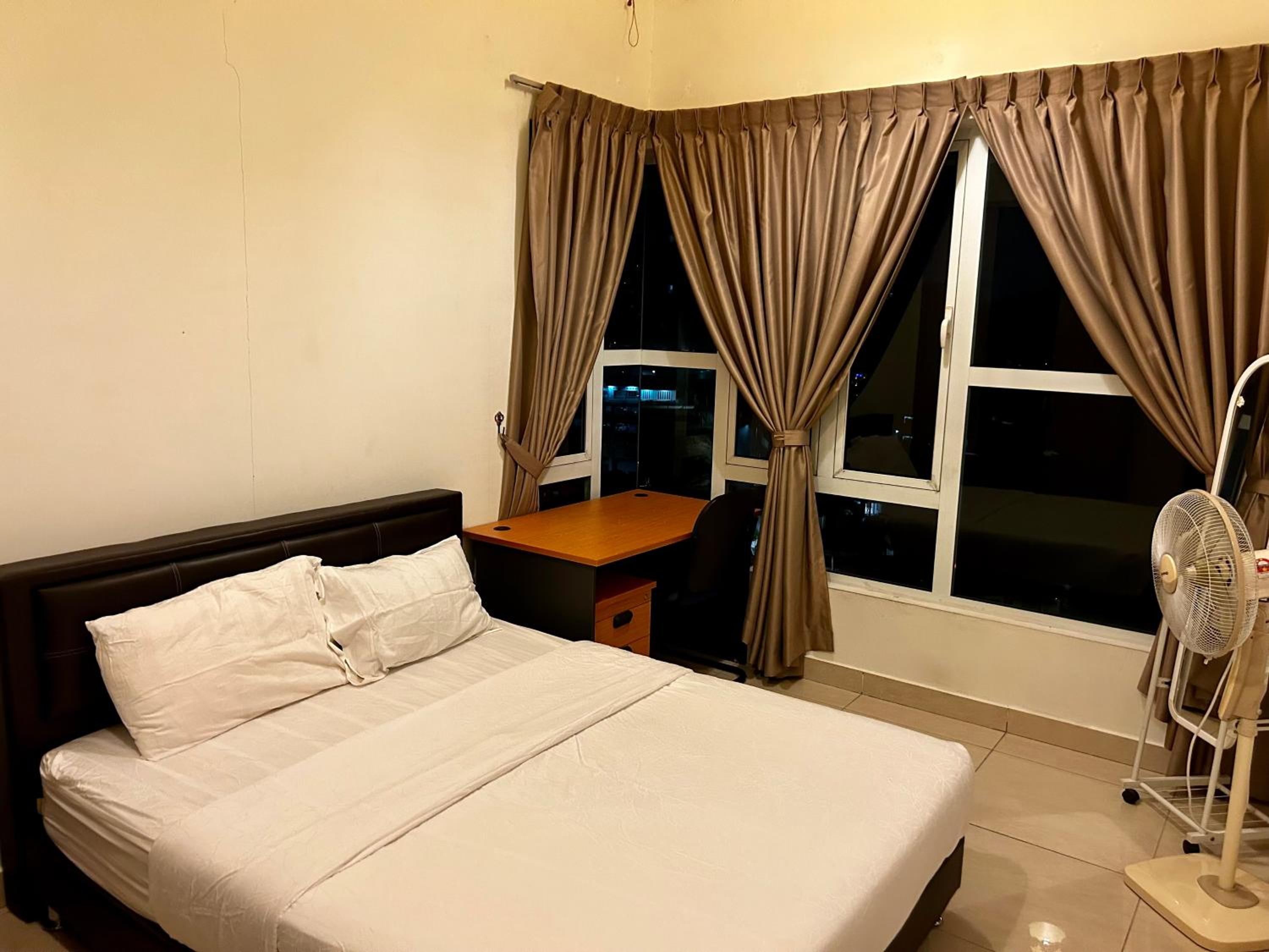 Golden Sands Seaview Residence 3MIN walk to Hospital Sultanah Aminah by Micasa Homestay