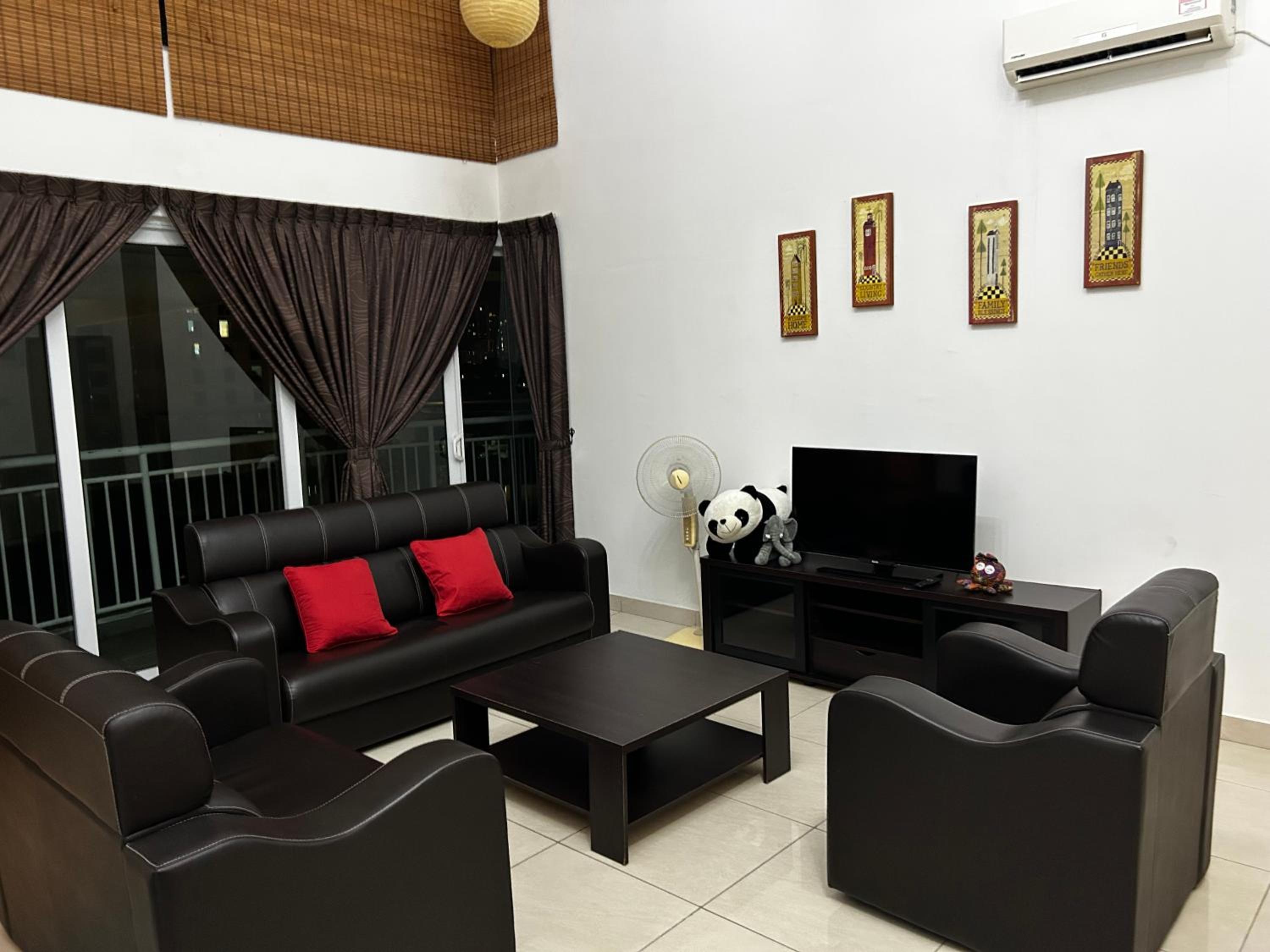 Golden Sands Seaview Residence 3MIN walk to Hospital Sultanah Aminah by Micasa Homestay