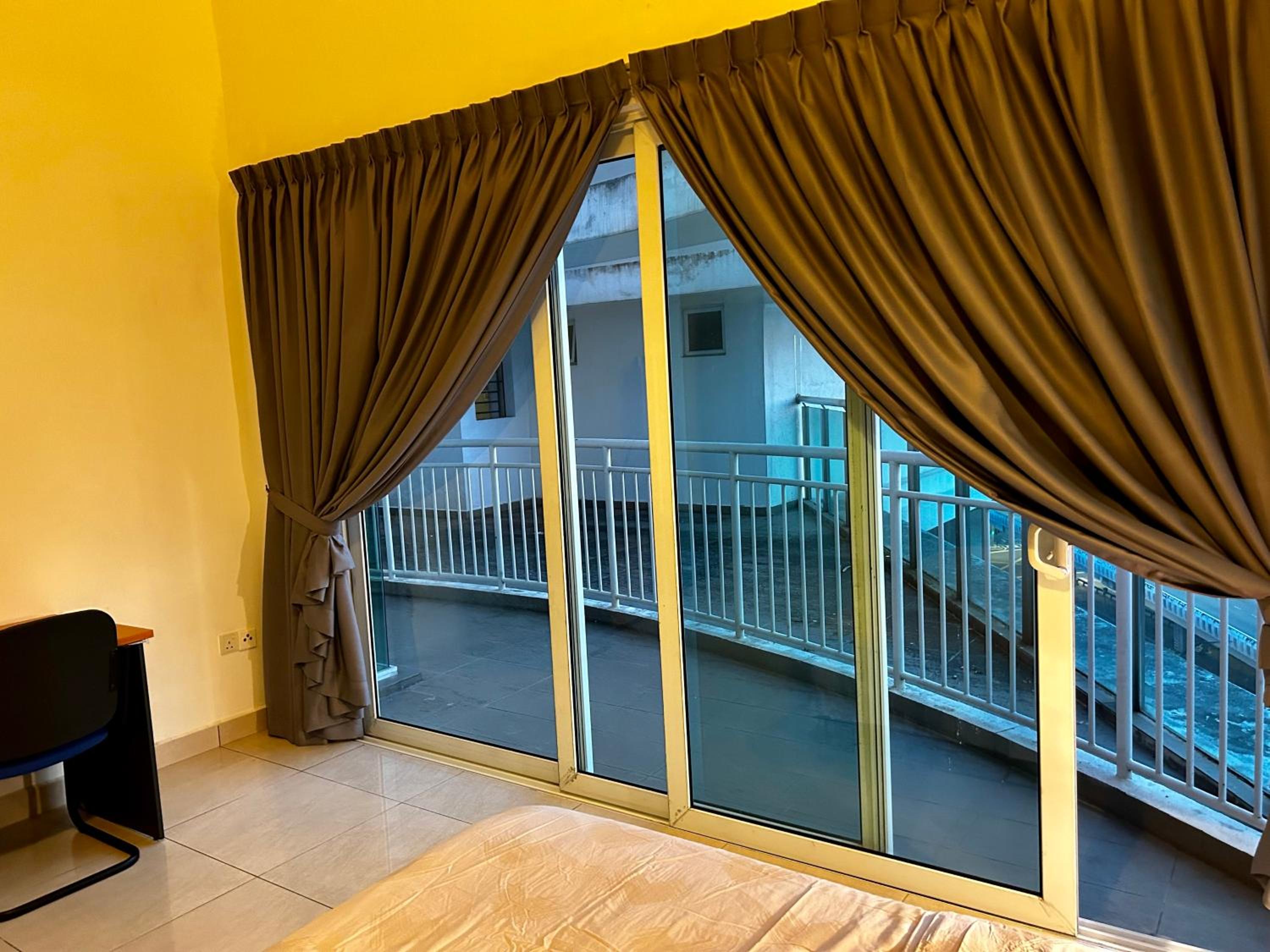 Golden Sands Seaview Residence 3MIN walk to Hospital Sultanah Aminah by Micasa Homestay