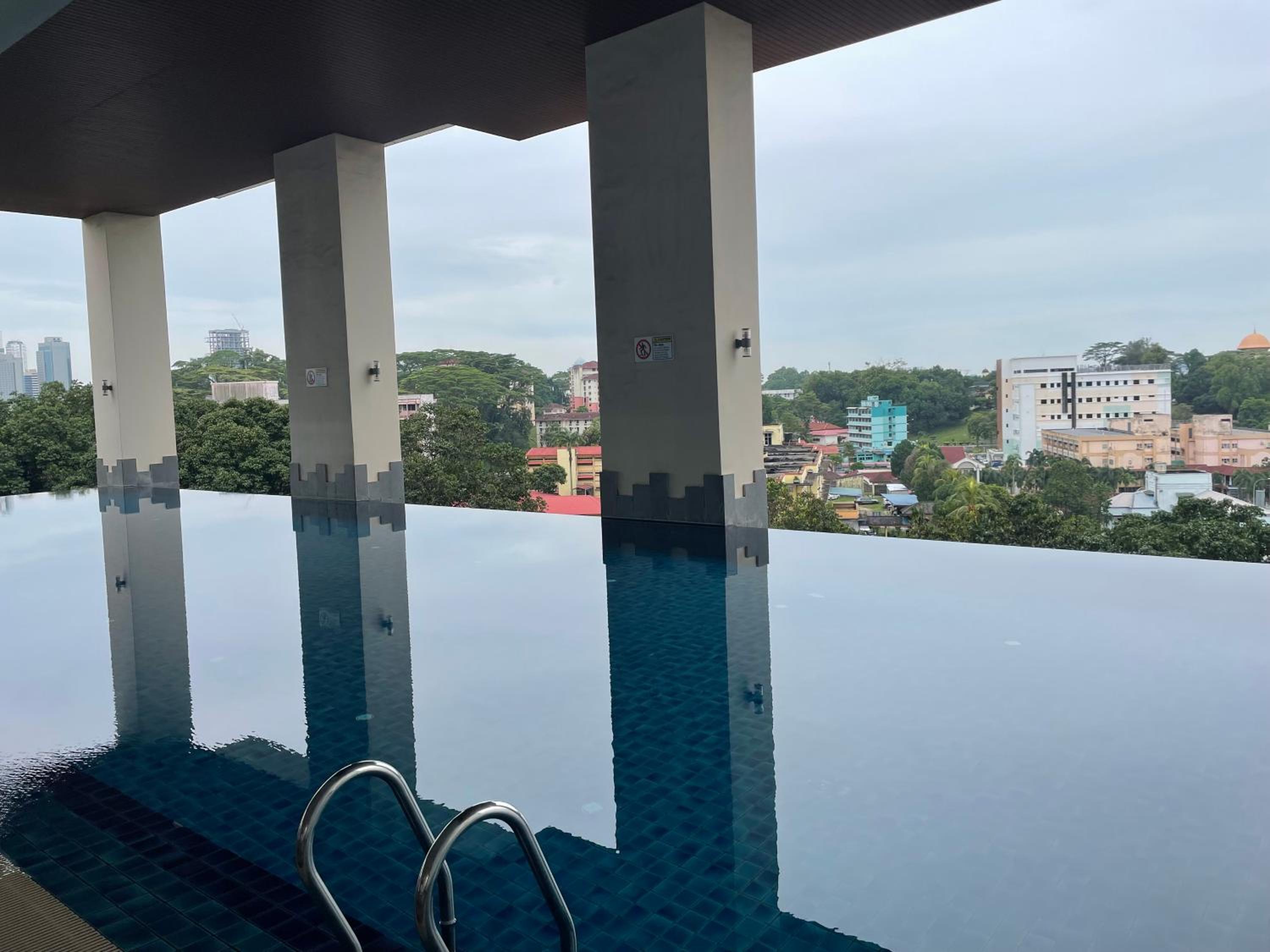 Golden Sands Seaview Residence 3MIN walk to Hospital Sultanah Aminah by Micasa Homestay