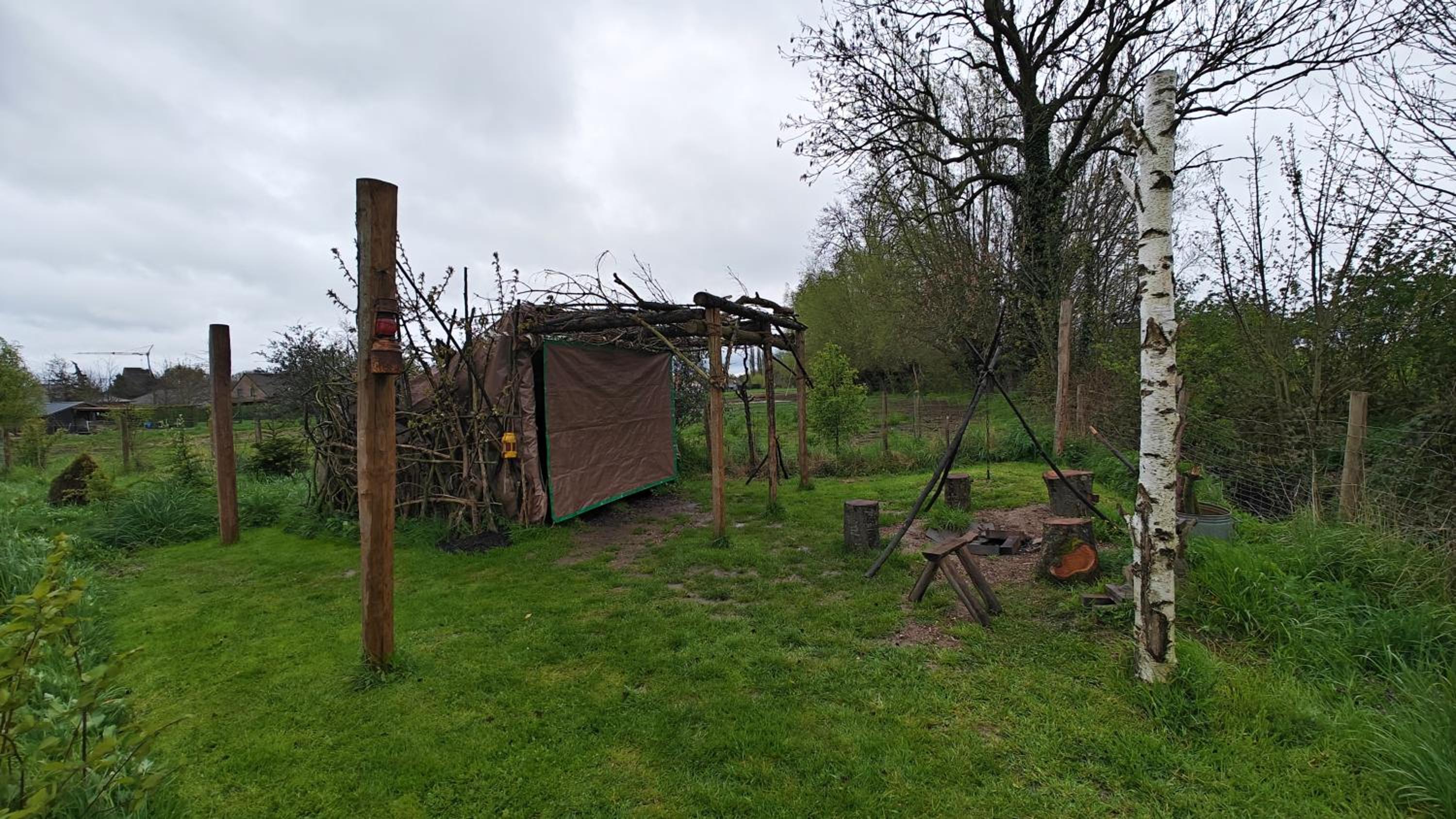 Au Pied Du Trieu, The Shelter