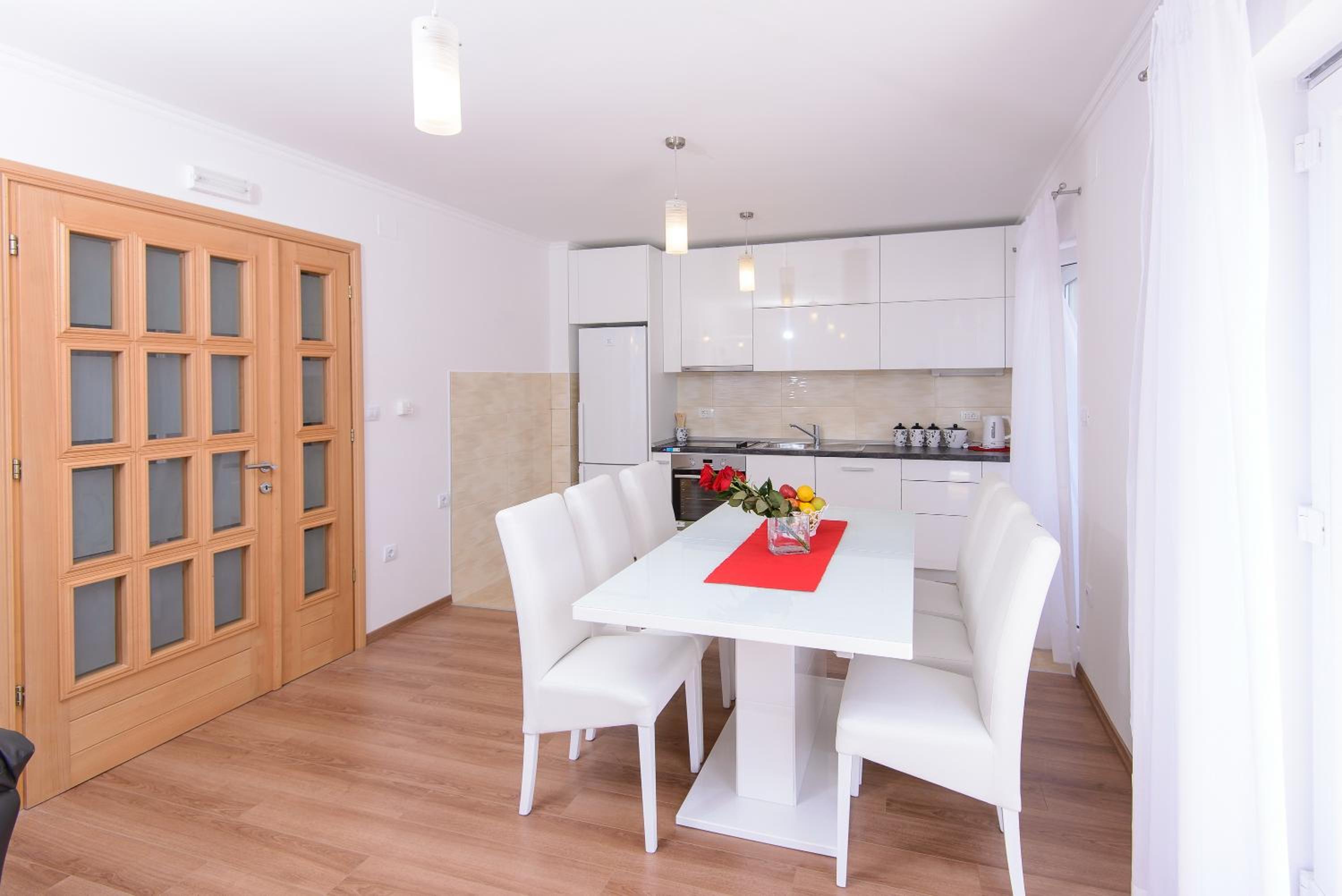 Apartment Violeta 1 with private terrace
