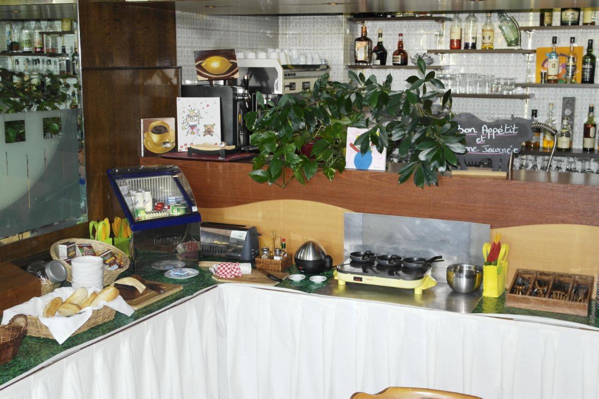 bar