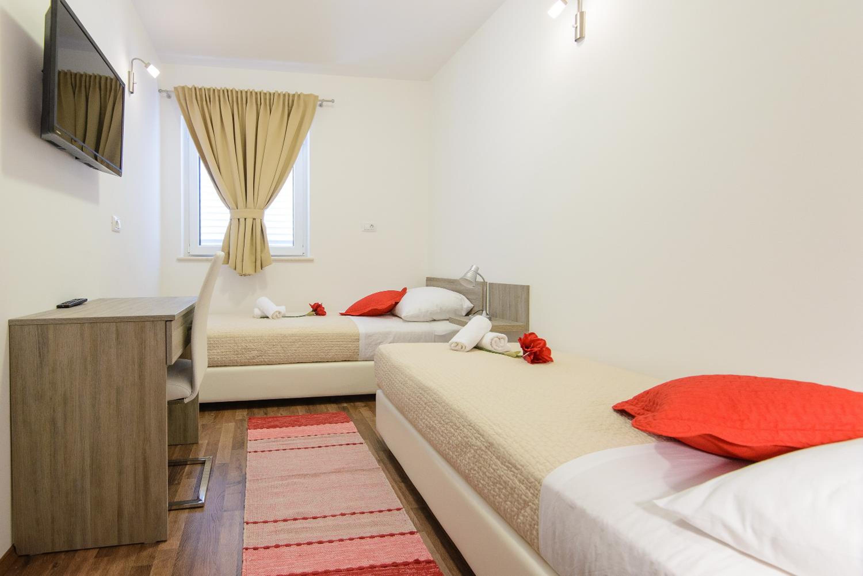 Apartment Violeta 1 with private terrace
