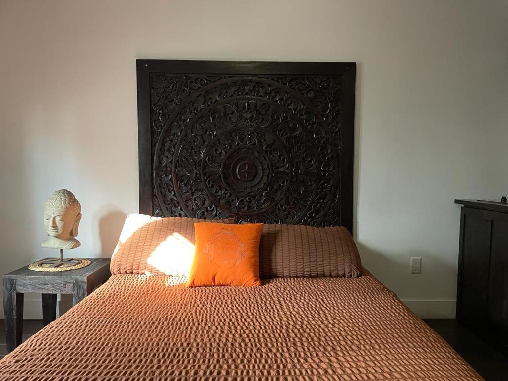 Vive Zen 2 Queen Beds