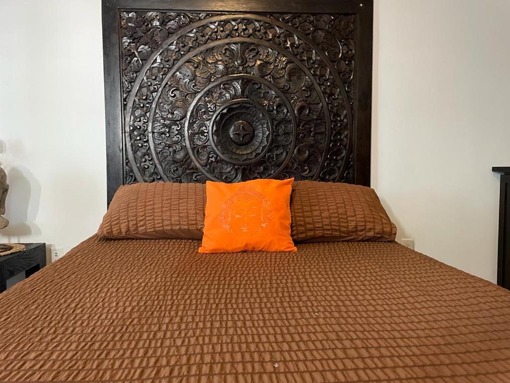 Vive Zen 2 Queen Beds