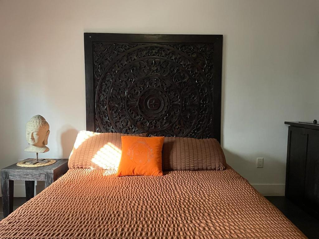 Vive Zen 2 Queen Beds