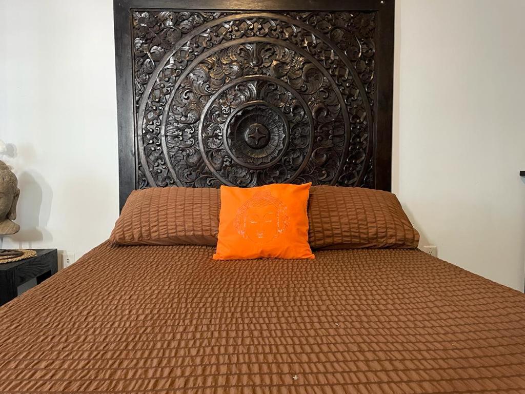 Vive Zen 2 Queen Beds
