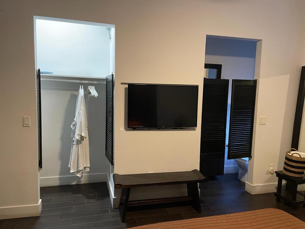 Vive Zen 2 Queen Beds