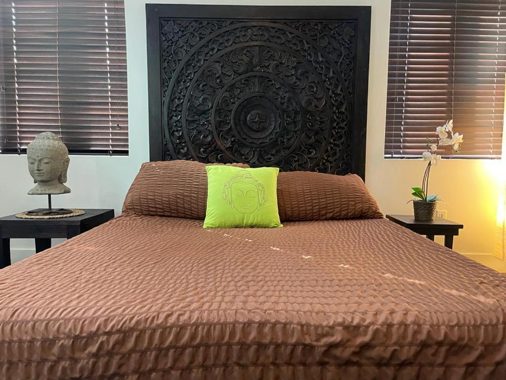 Vive Zen 2 Queen Beds