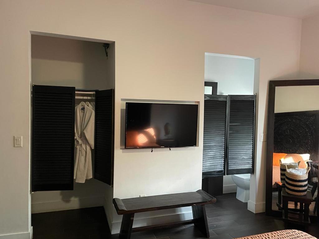 Vive Zen 2 Queen Beds