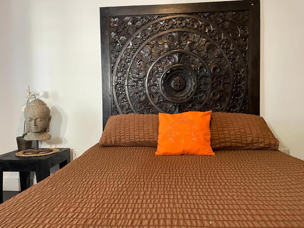 Vive Zen 2 Queen Beds