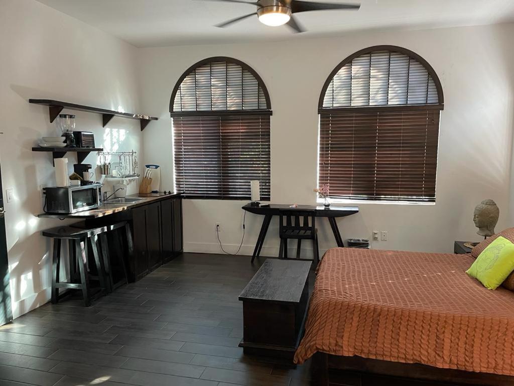 Vive Zen 2 Queen Beds