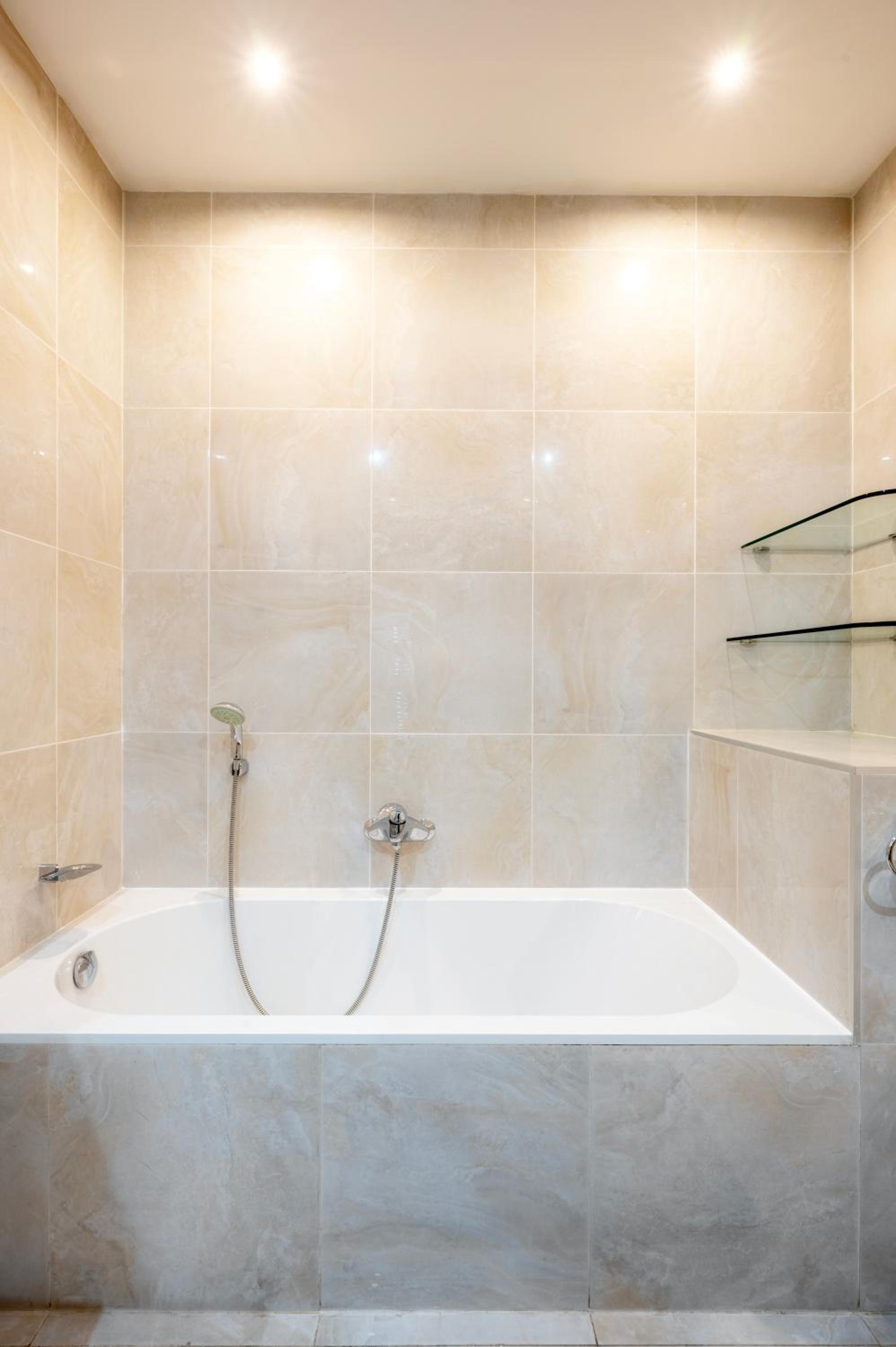 Luxury Shared Apt w sea view & sunrise in Sliema view 3