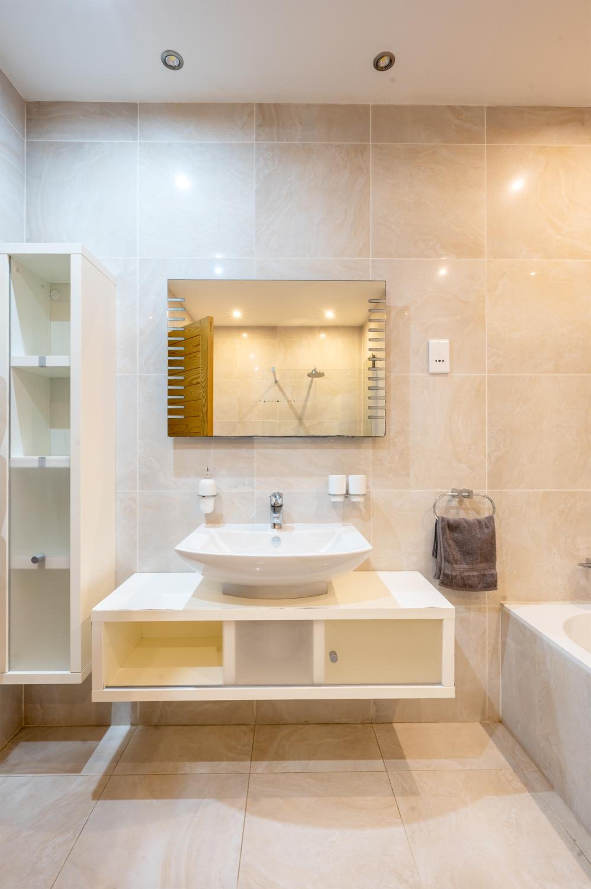 Luxury Shared Apt w sea view & sunrise in Sliema view 5