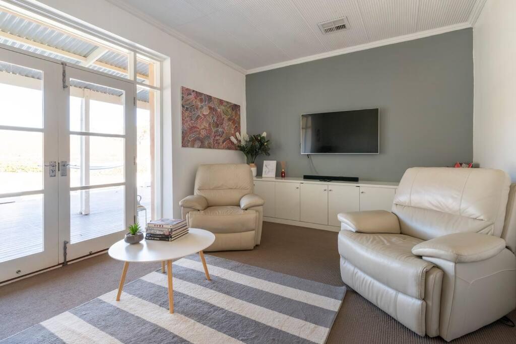 O'Briens of Clare - Stylish Pet Friendly Vineyard Accommodation