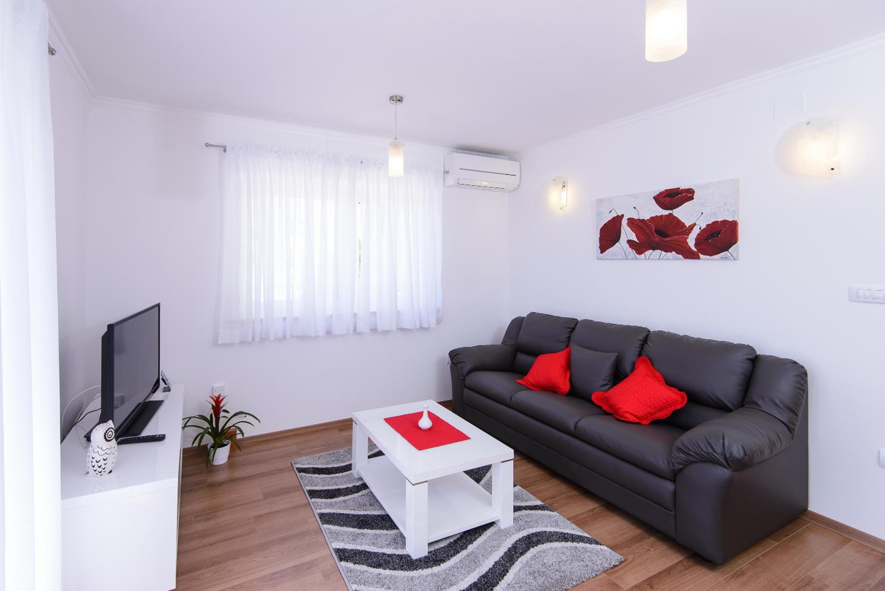 Apartment Violeta 1 with private terrace