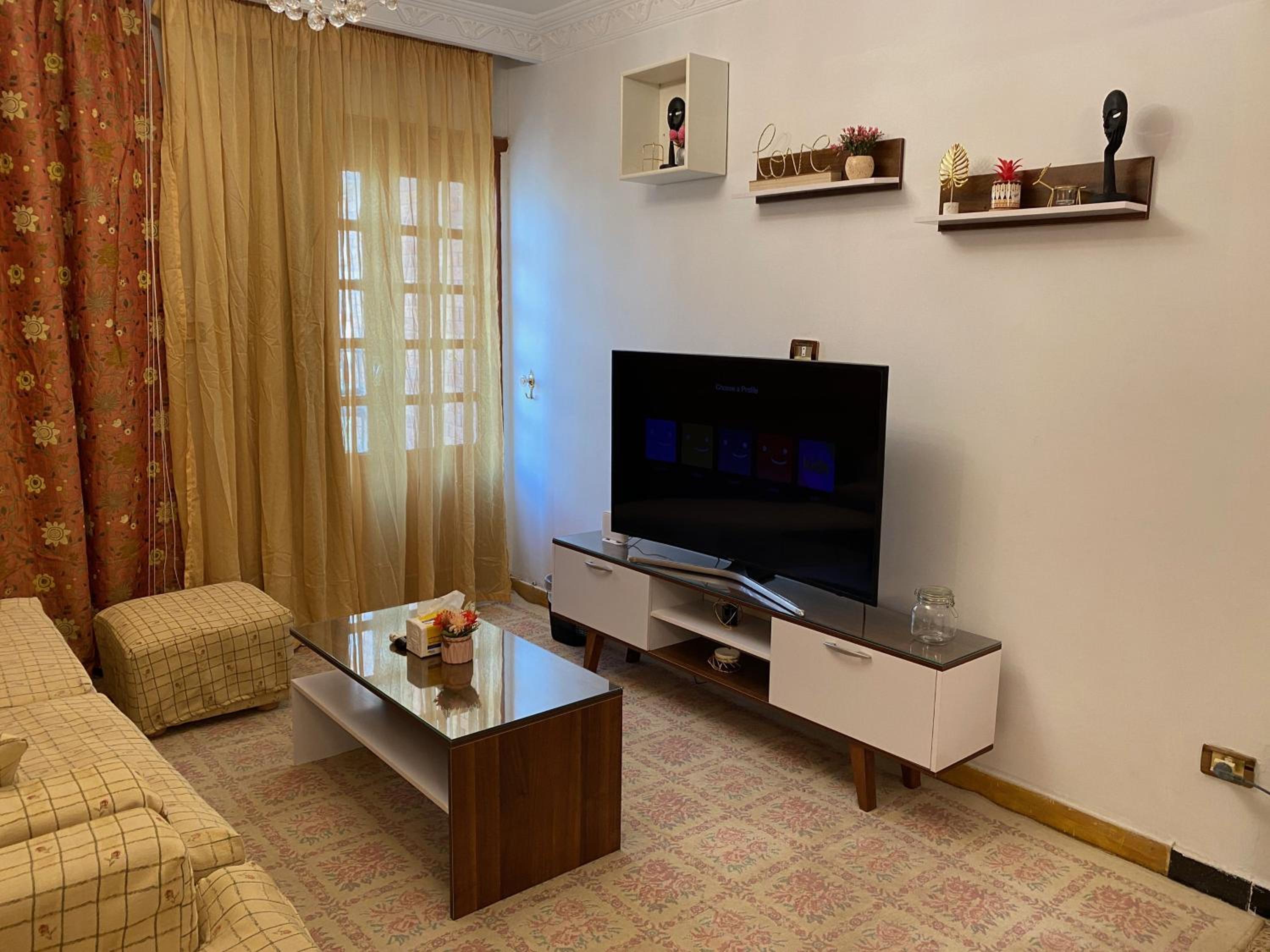 Sunny 2BR Apartment in Maadi