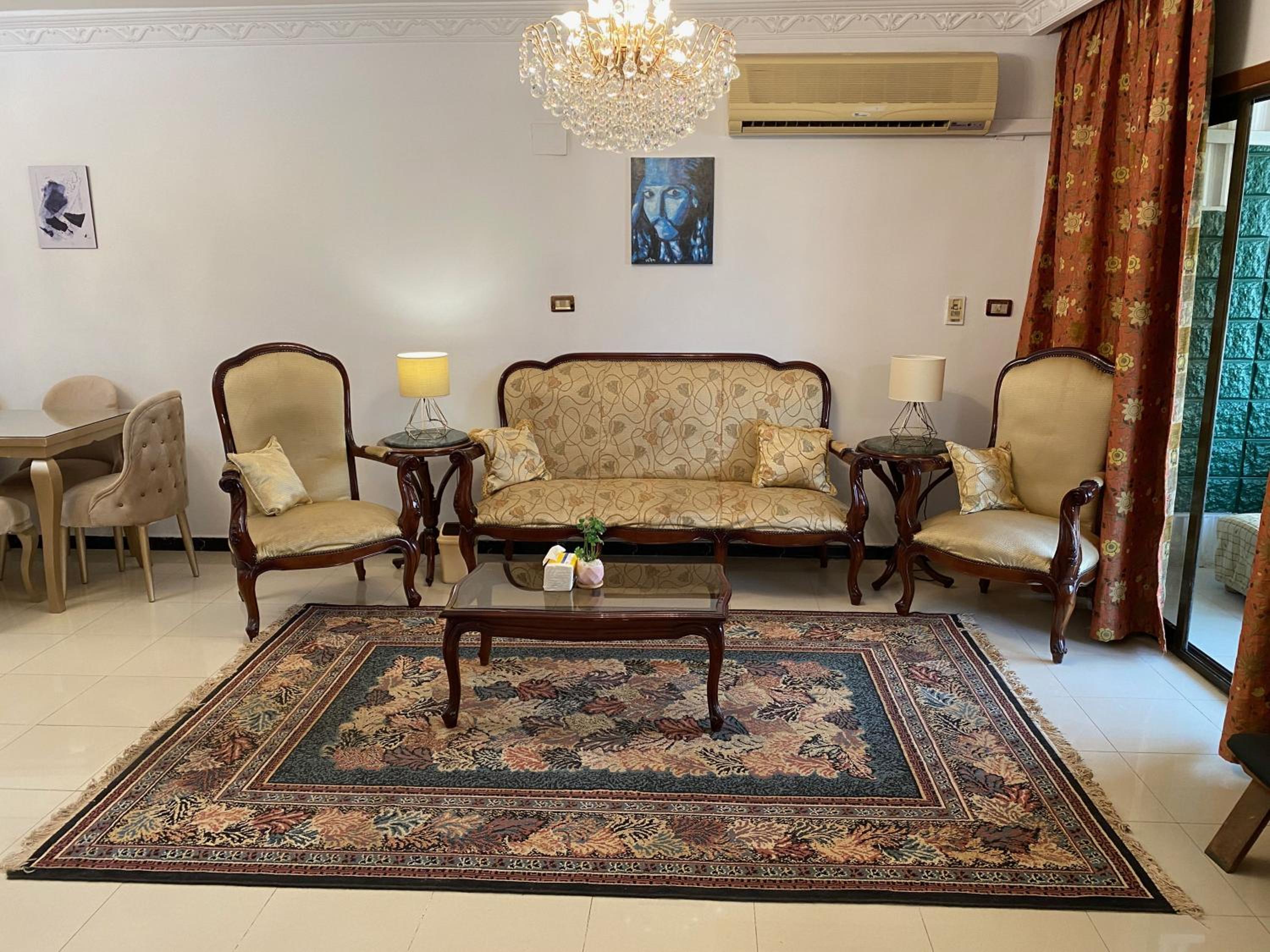 Sunny 2BR Apartment in Maadi