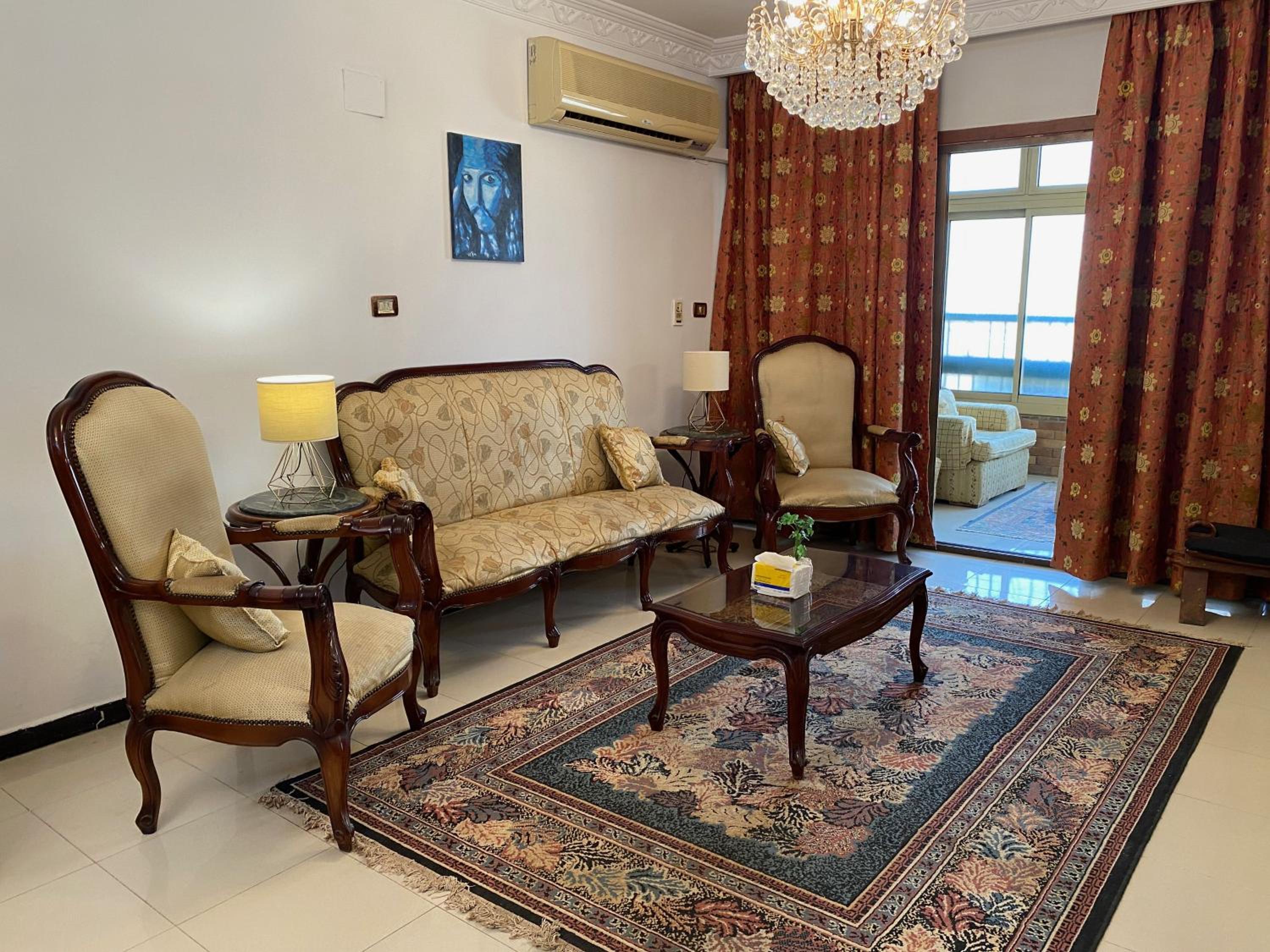 Sunny 2BR Apartment in Maadi