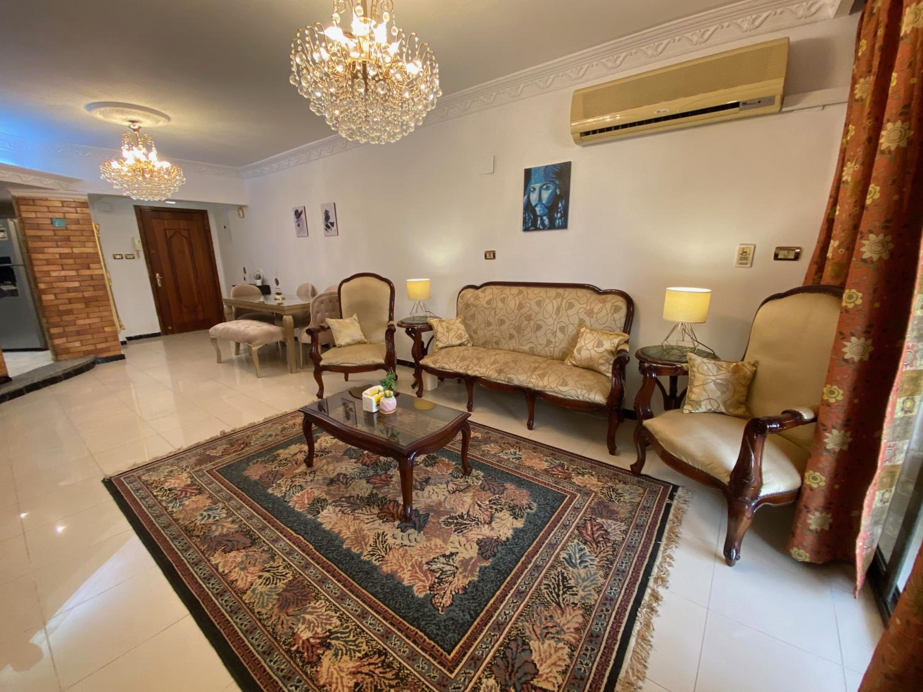 Sunny 2BR Apartment in Maadi