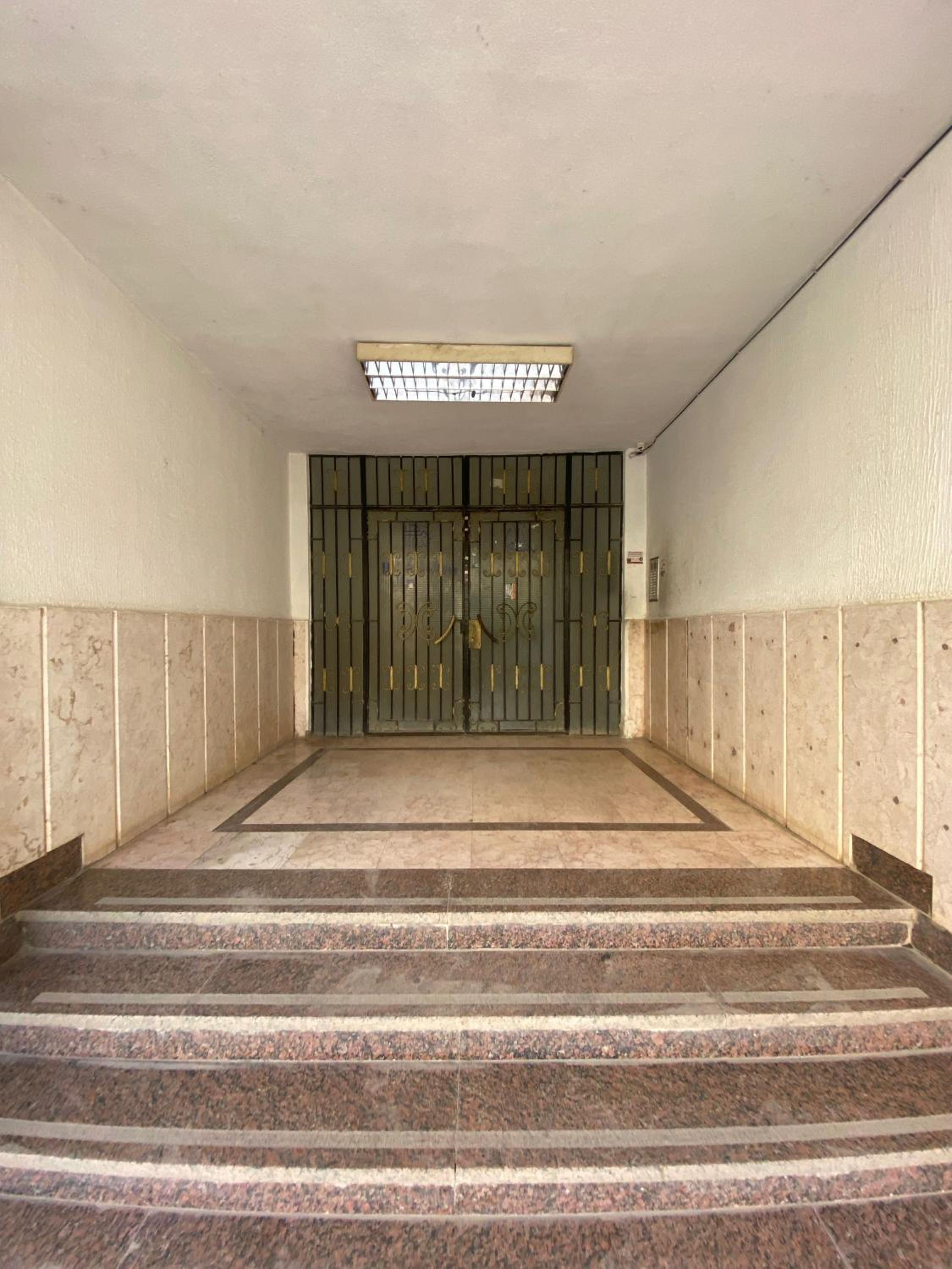 Sunny 2BR Apartment in Maadi