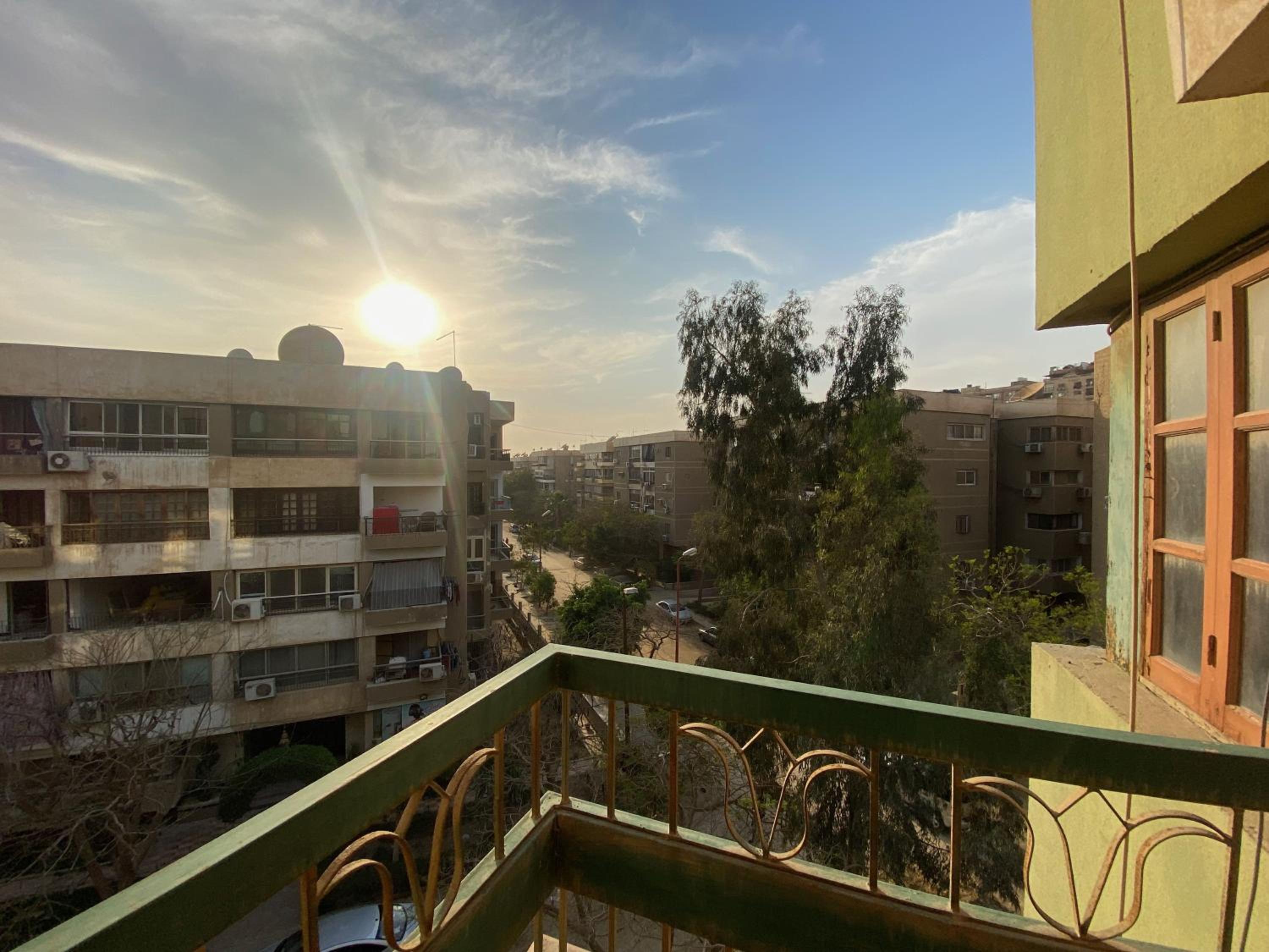 Sunny 2BR Apartment in Maadi