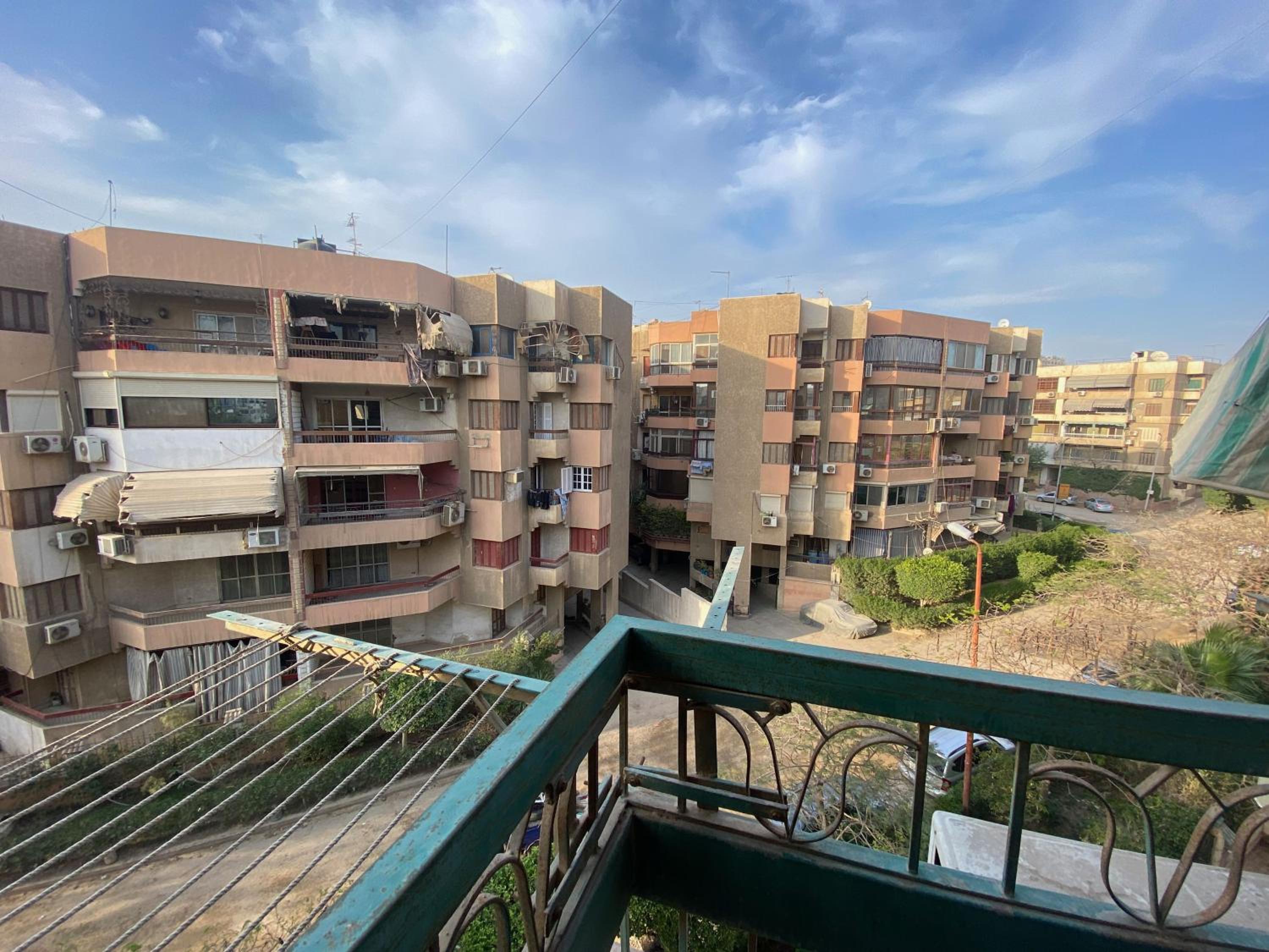 Sunny 2BR Apartment in Maadi
