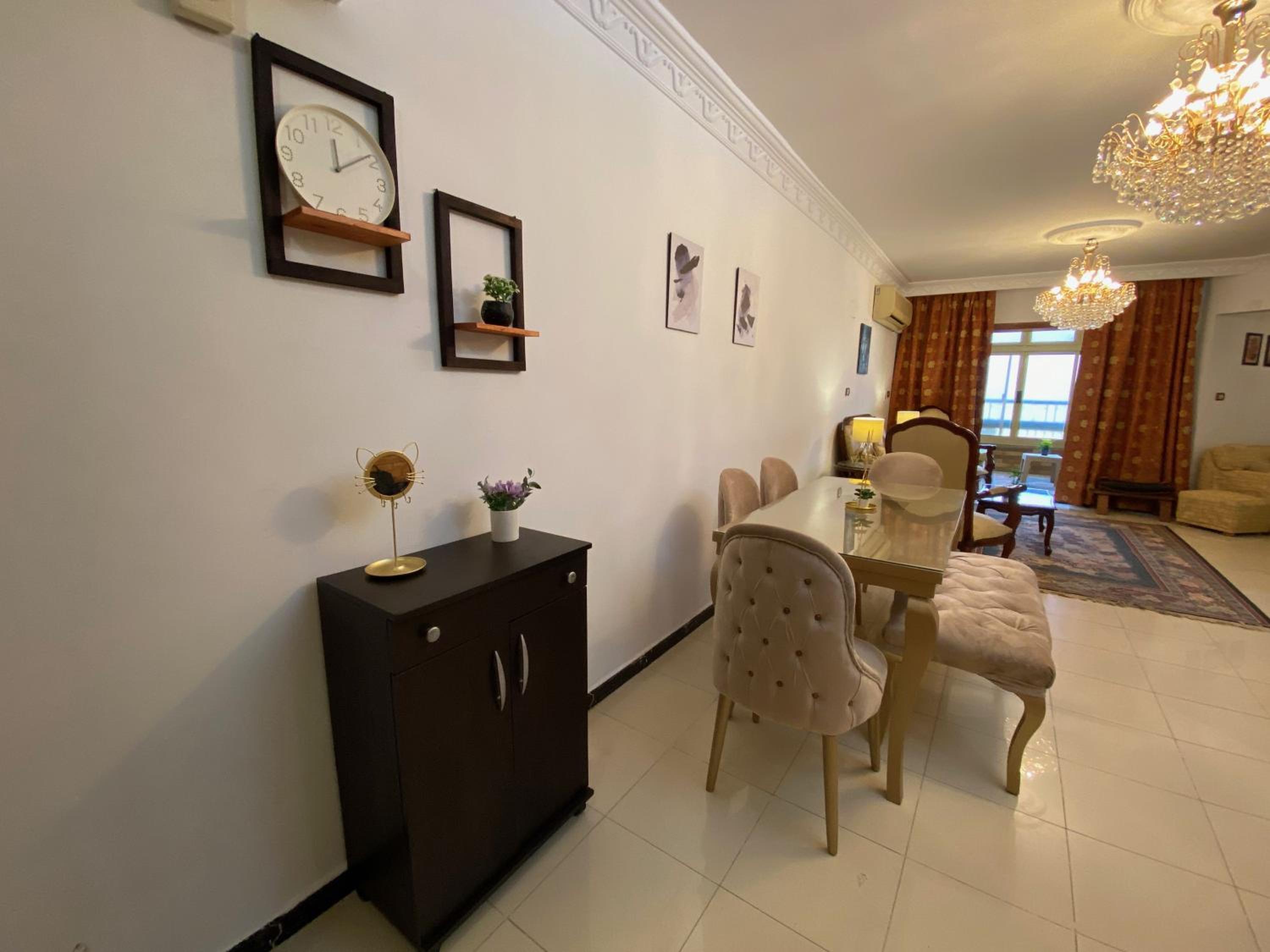 Sunny 2BR Apartment in Maadi