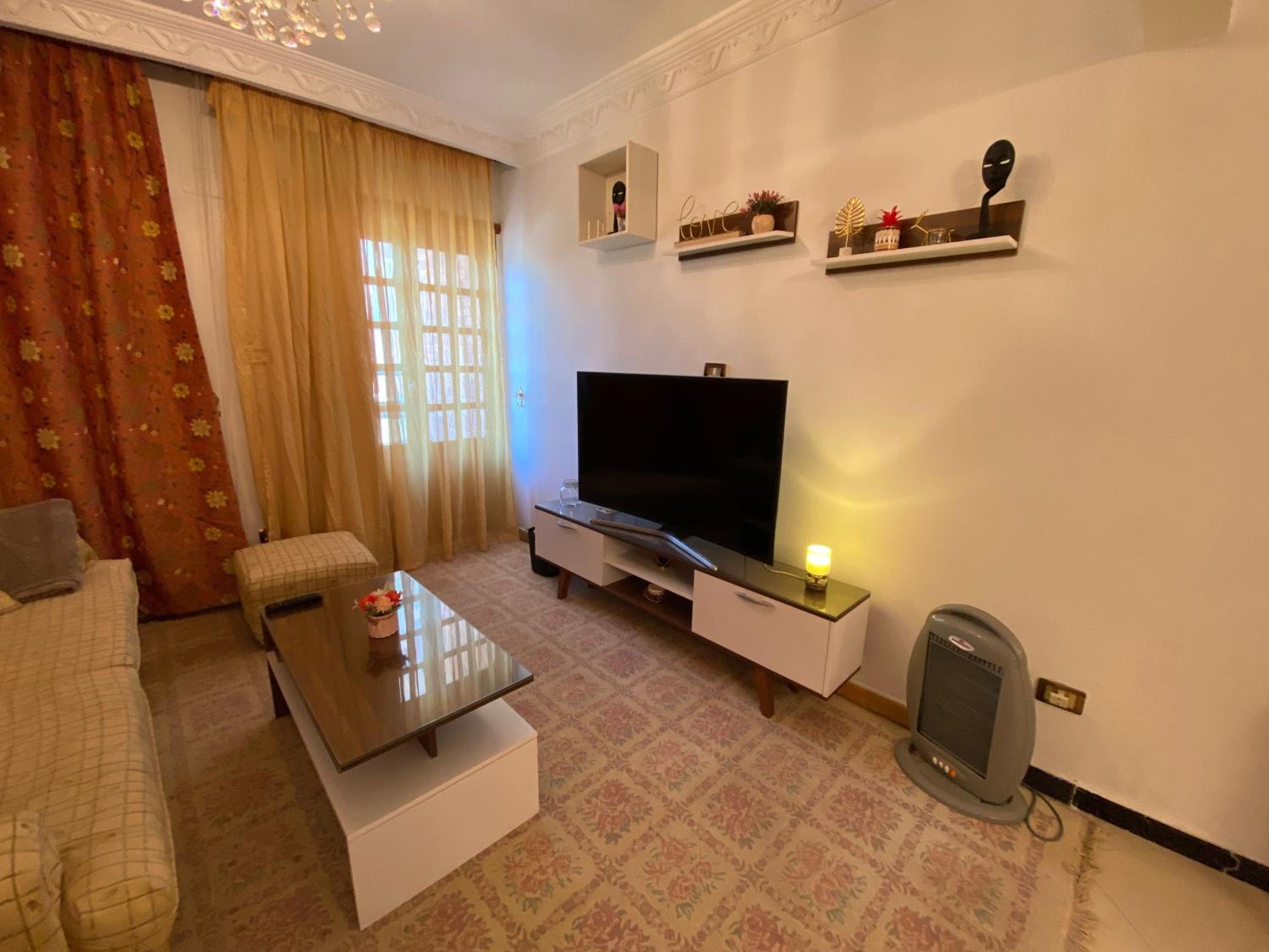 Sunny 2BR Apartment in Maadi