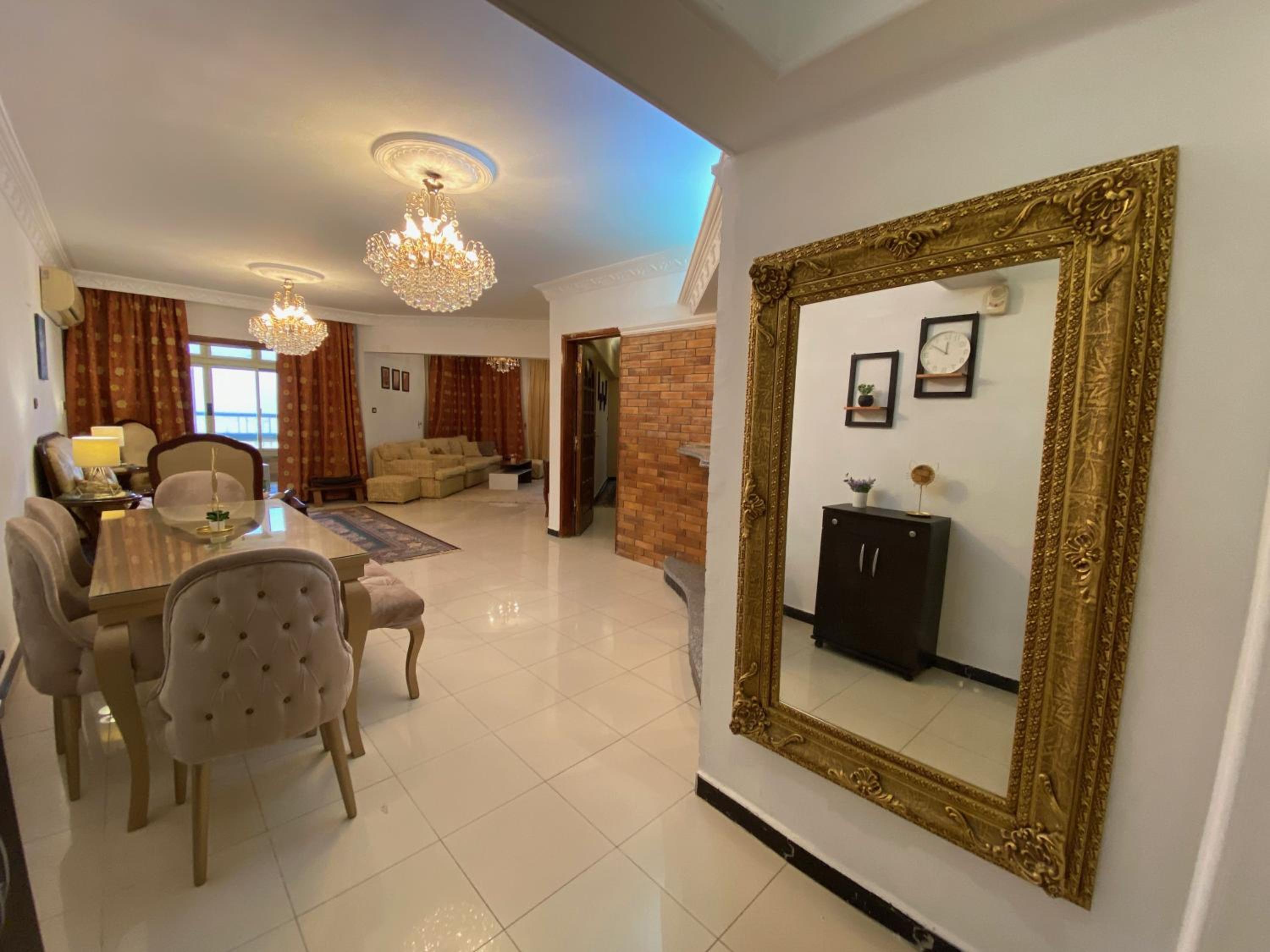 Sunny 2BR Apartment in Maadi