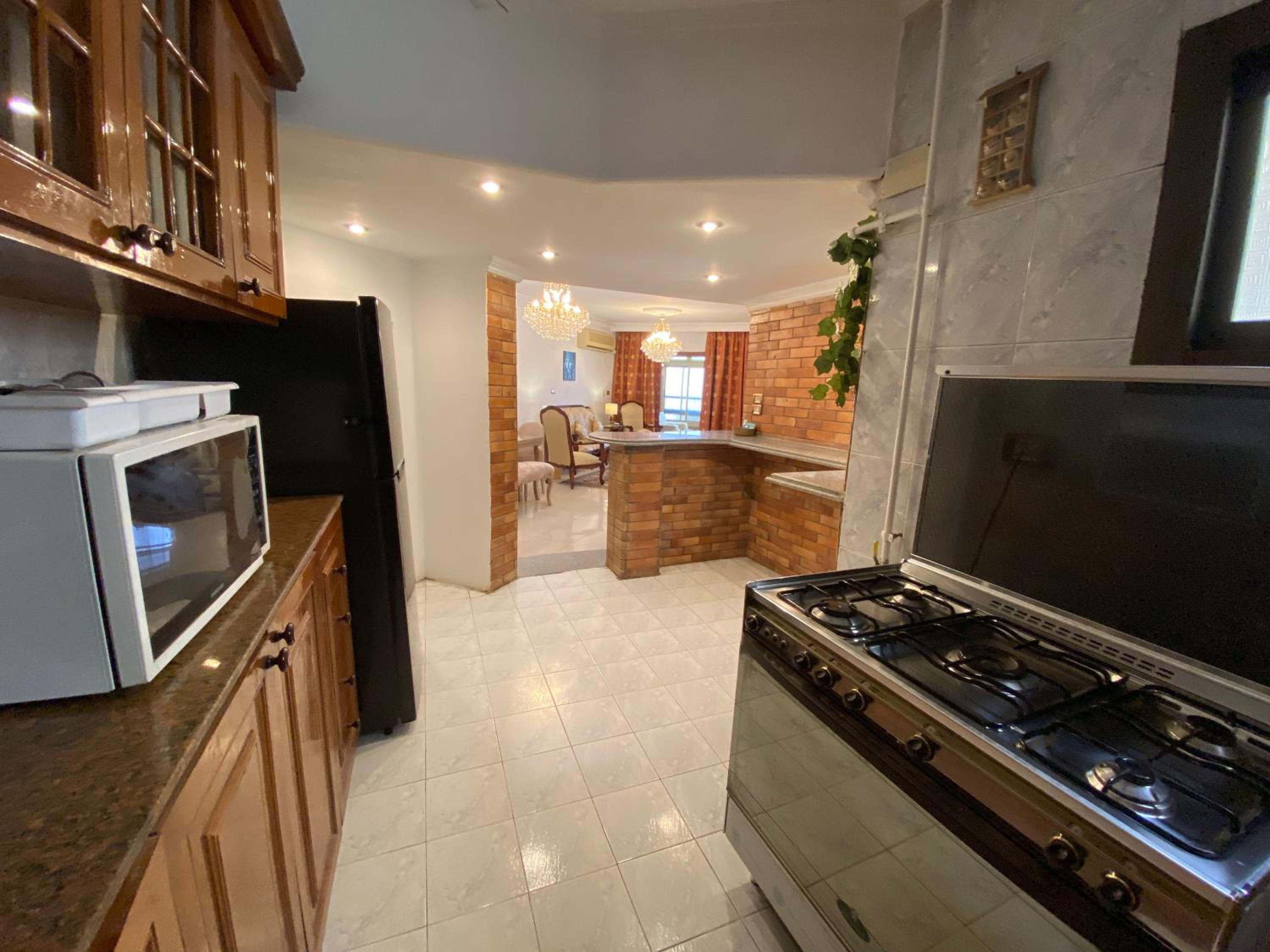 Sunny 2BR Apartment in Maadi