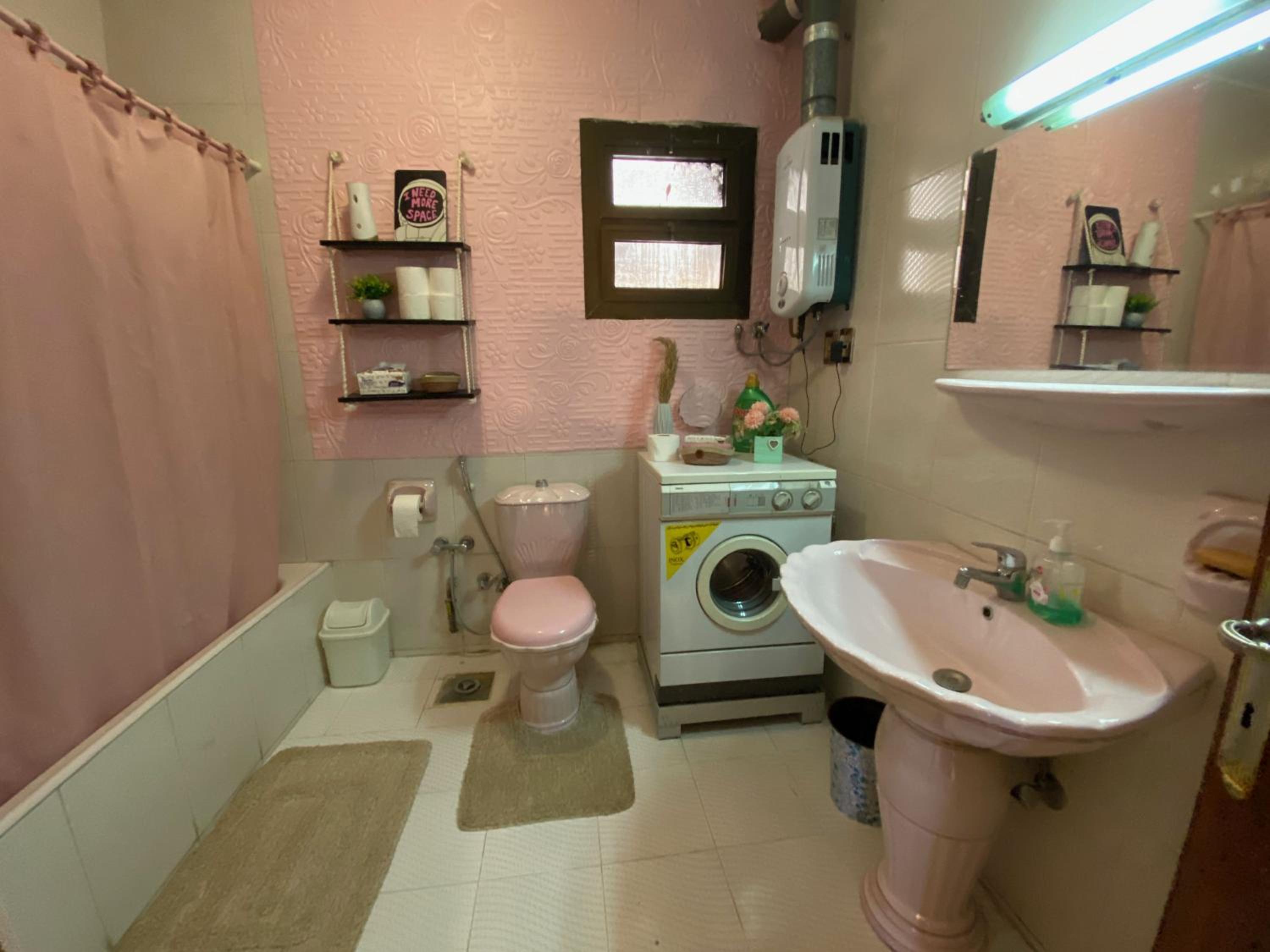 Sunny 2BR Apartment in Maadi