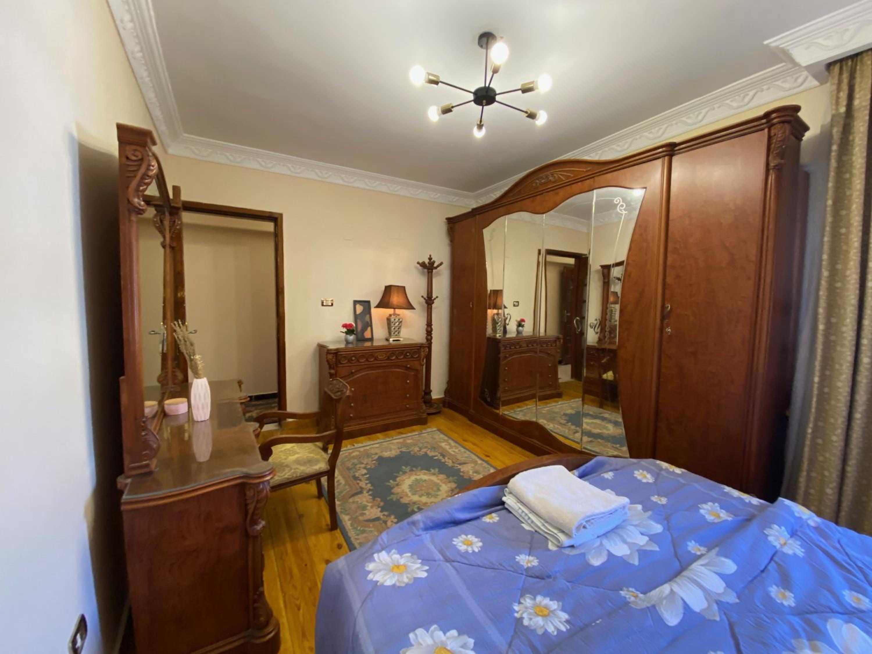 Sunny 2BR Apartment in Maadi