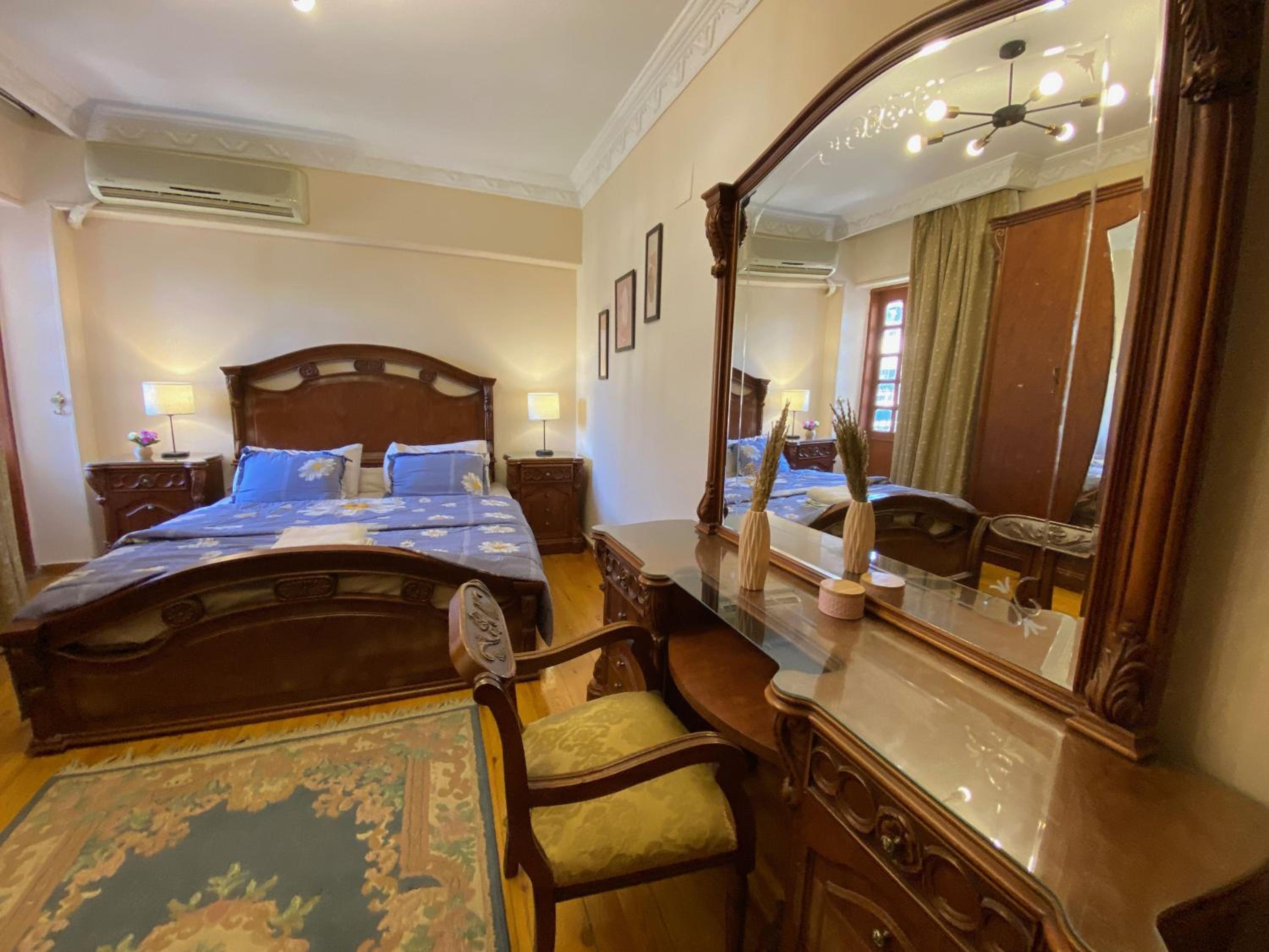 Sunny 2BR Apartment in Maadi