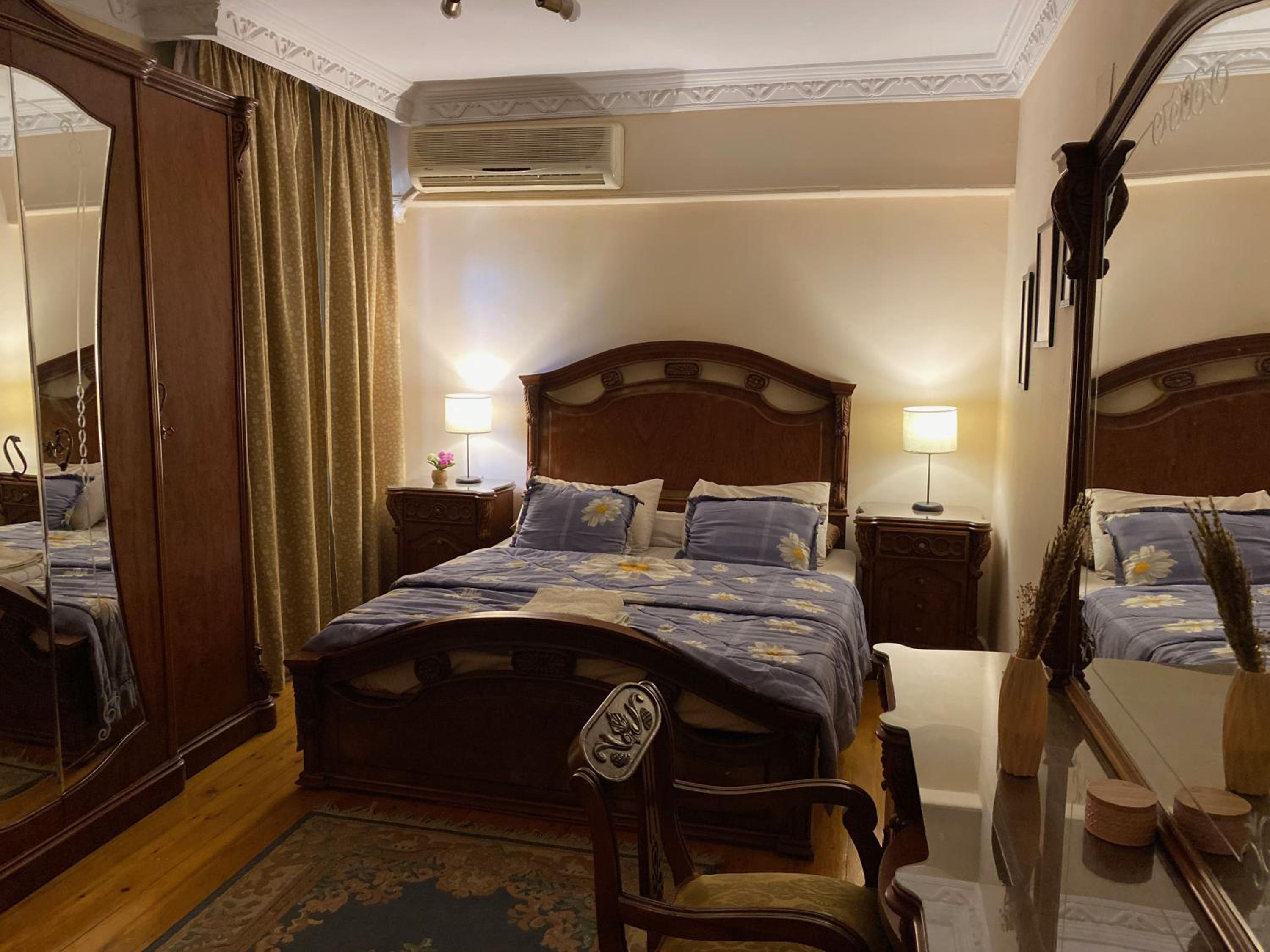 Sunny 2BR Apartment in Maadi