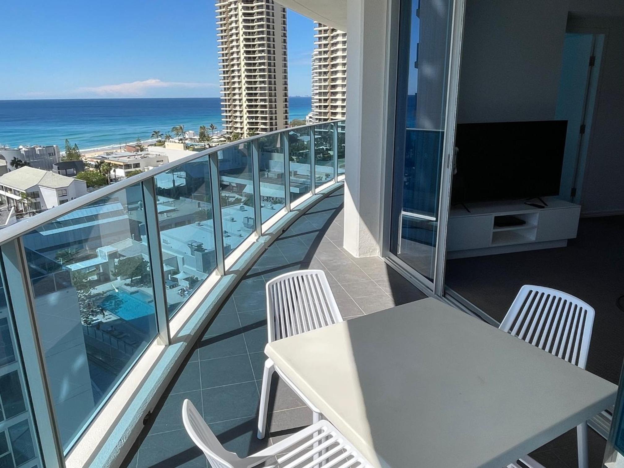 Number 1 H Residences - WiFi, Parking & More by Gold Coast Holidays