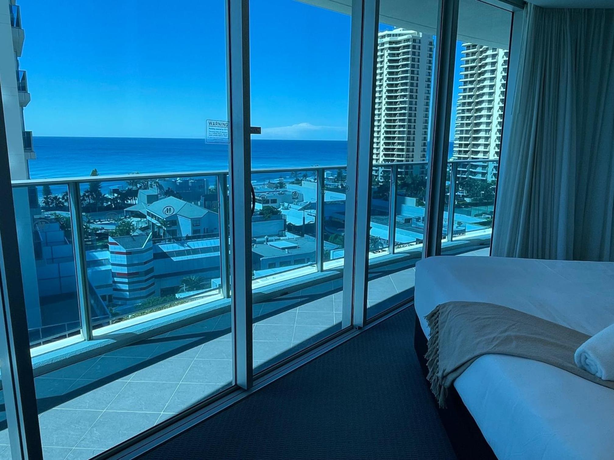 Number 1 H Residences - WiFi, Parking & More by Gold Coast Holidays
