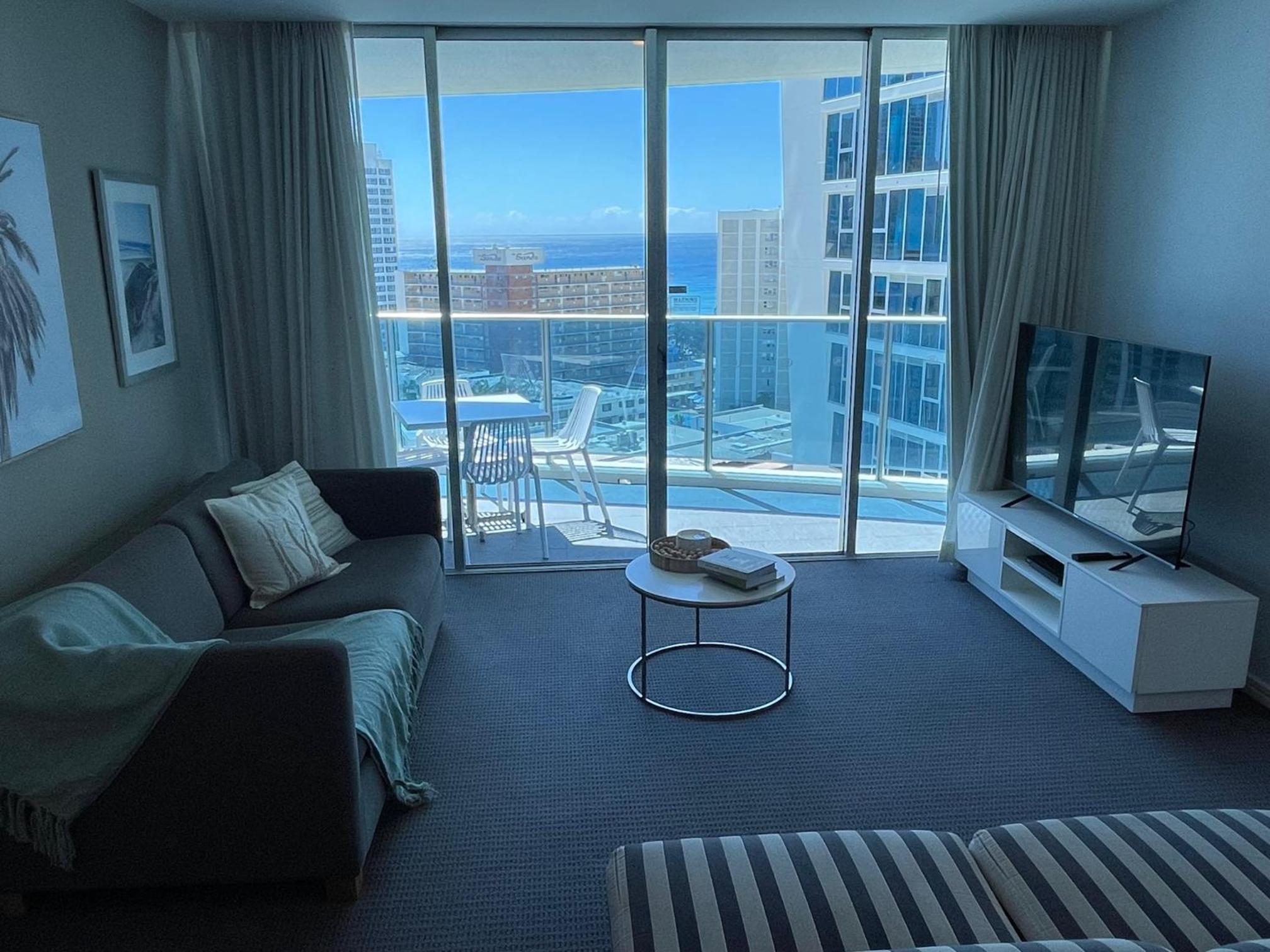 Number 1 H Residences - WiFi, Parking & More by Gold Coast Holidays