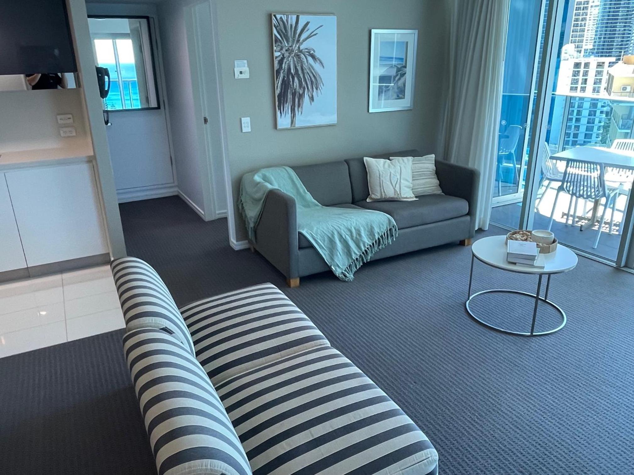 Number 1 H Residences - WiFi, Parking & More by Gold Coast Holidays