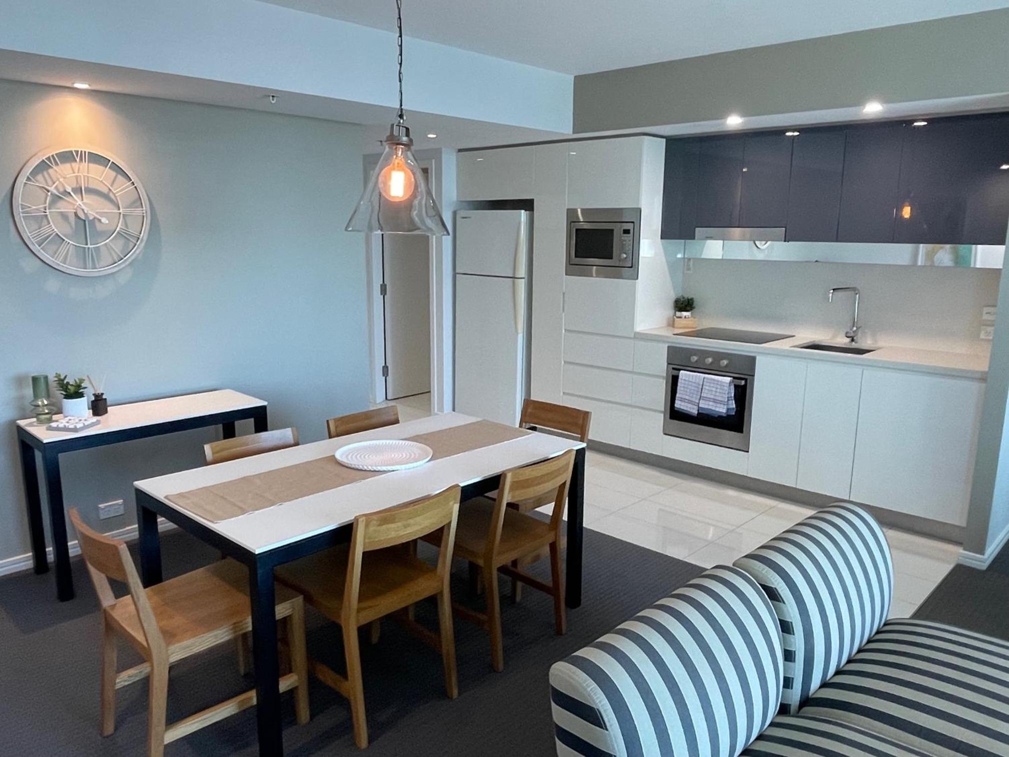 Number 1 H Residences - WiFi, Parking & More by Gold Coast Holidays