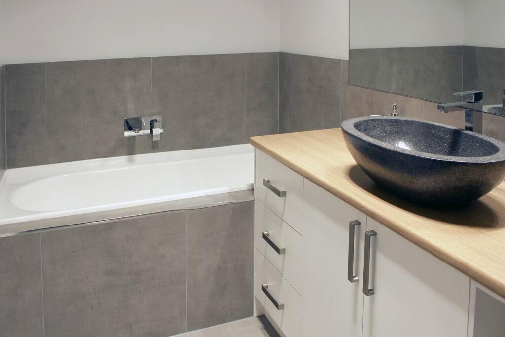 3 Bedroom miners cottage close to CBD and Hospital