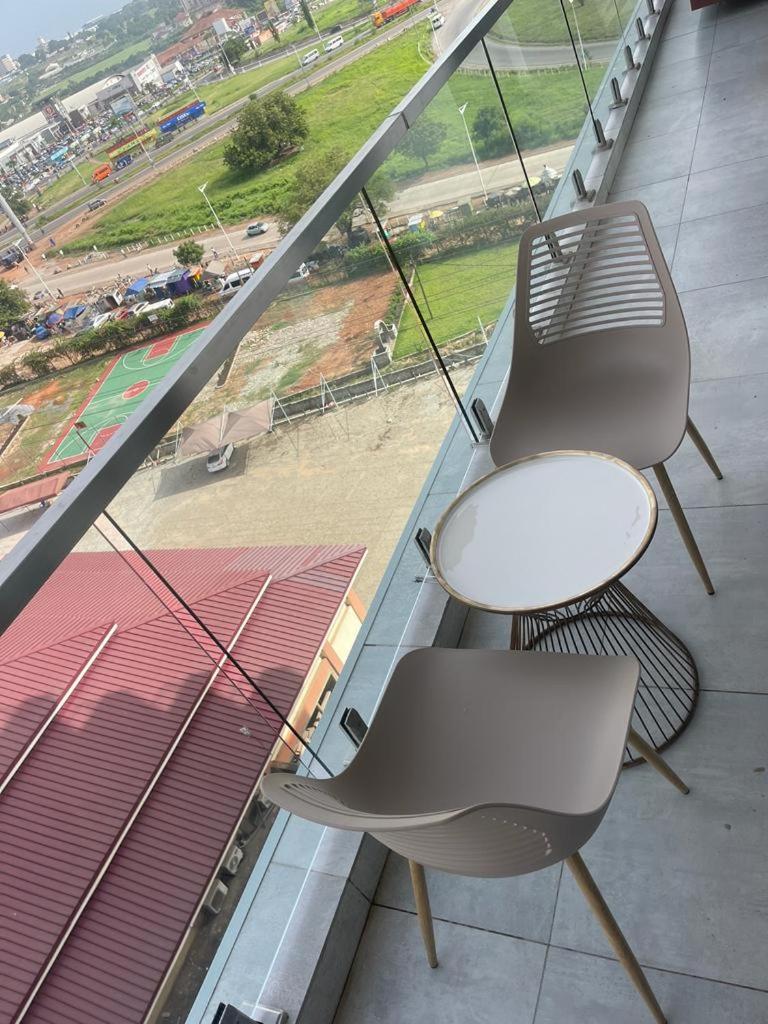 LUXURY 2-BEDROOM 2-BATHROOM SUITE SIGNATURE APARTMENTS MINUTES FROM KOTOKA AIRPORT view 2