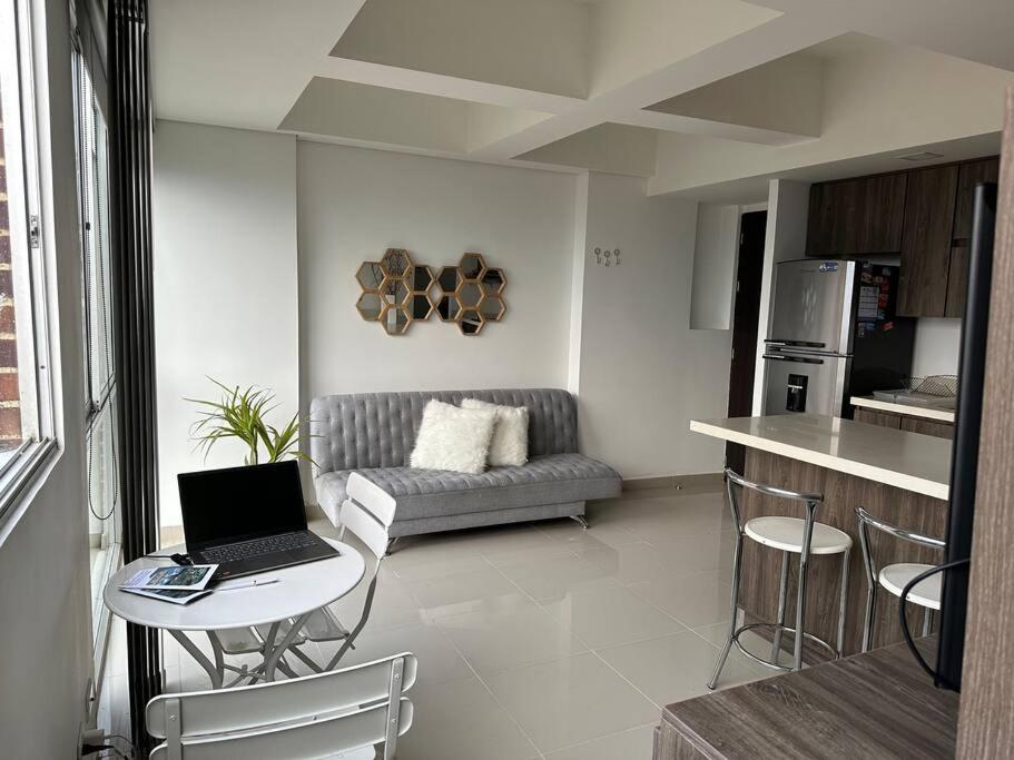 Moderno loft poblado con vista a las montañas 1712