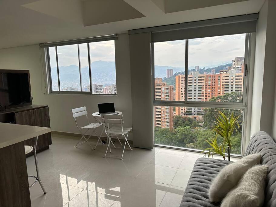 Moderno loft poblado con vista a las montañas 1712
