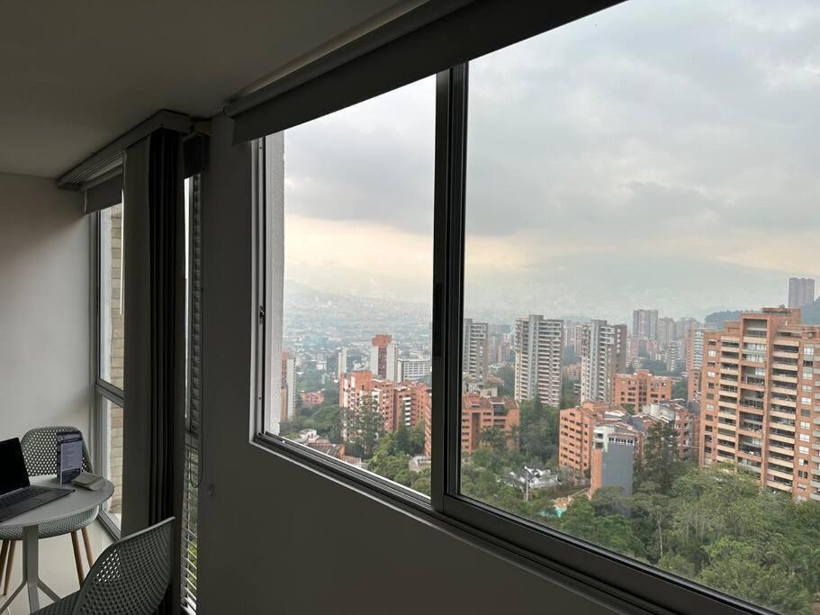 Moderno loft poblado con vista a las montañas 1712